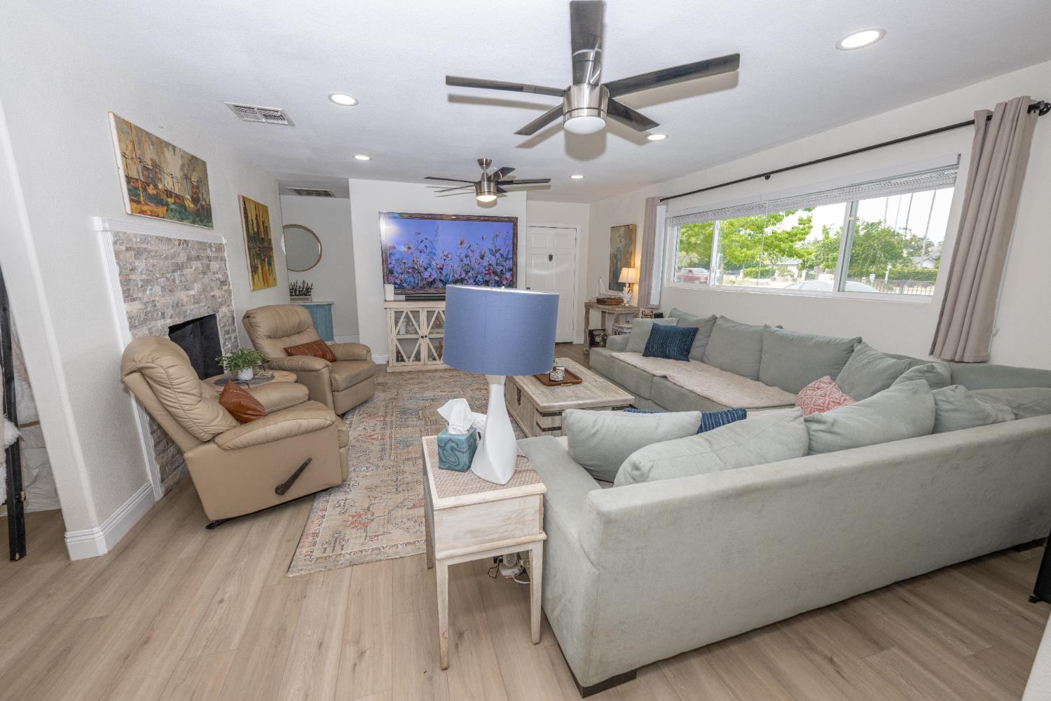 2064 Ashlan Ave, Clovis, CA 93611