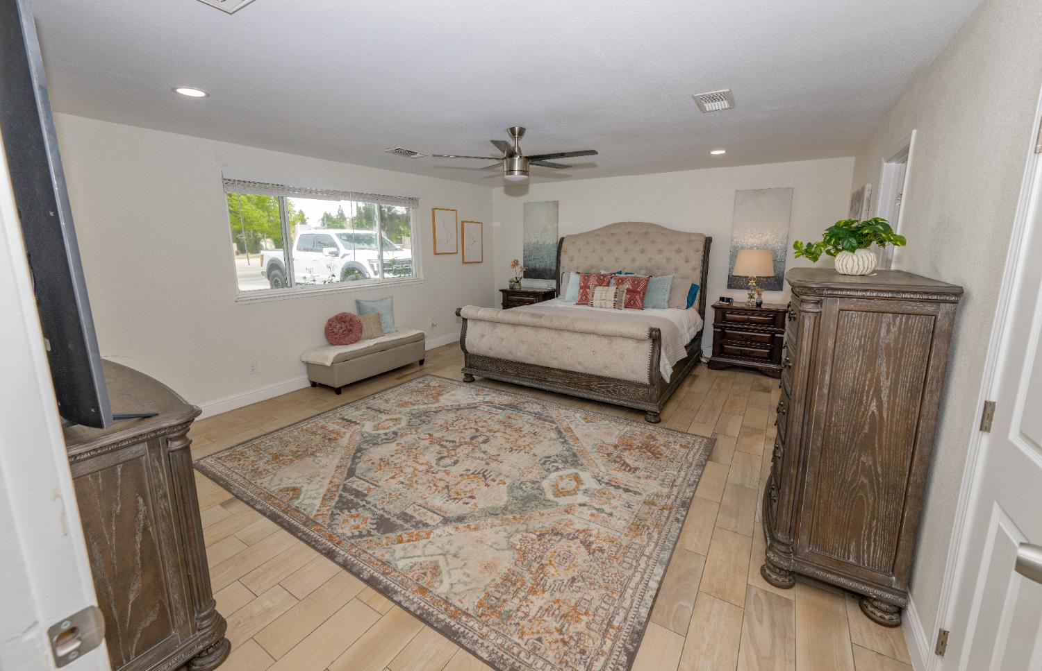 2064 Ashlan Ave, Clovis, CA 93611