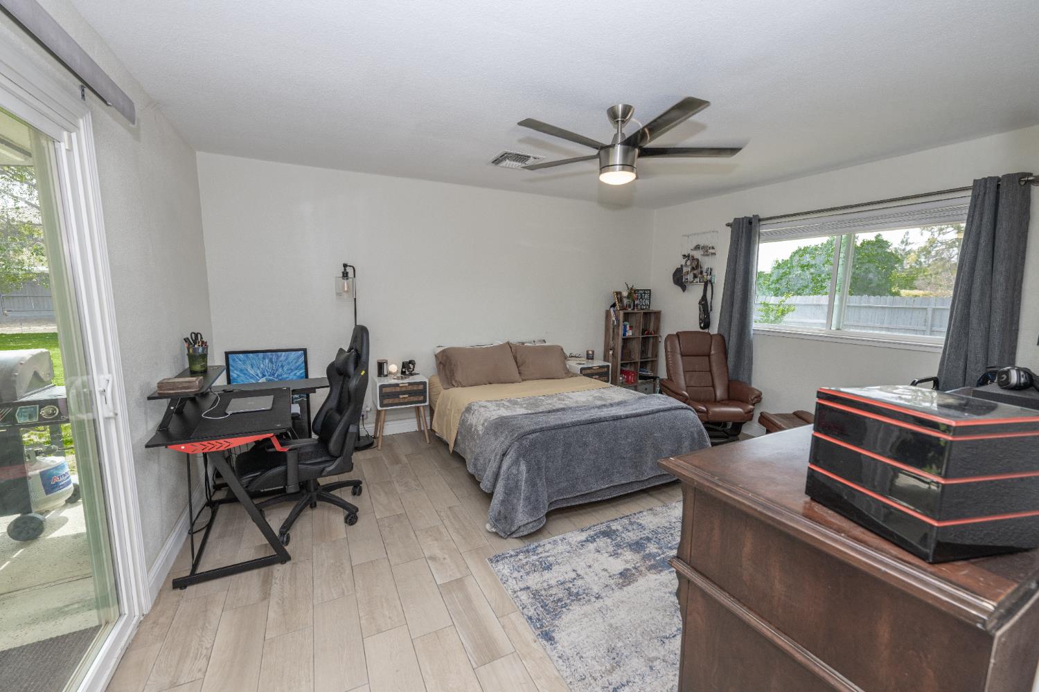 2064 Ashlan Ave, Clovis, CA 93611