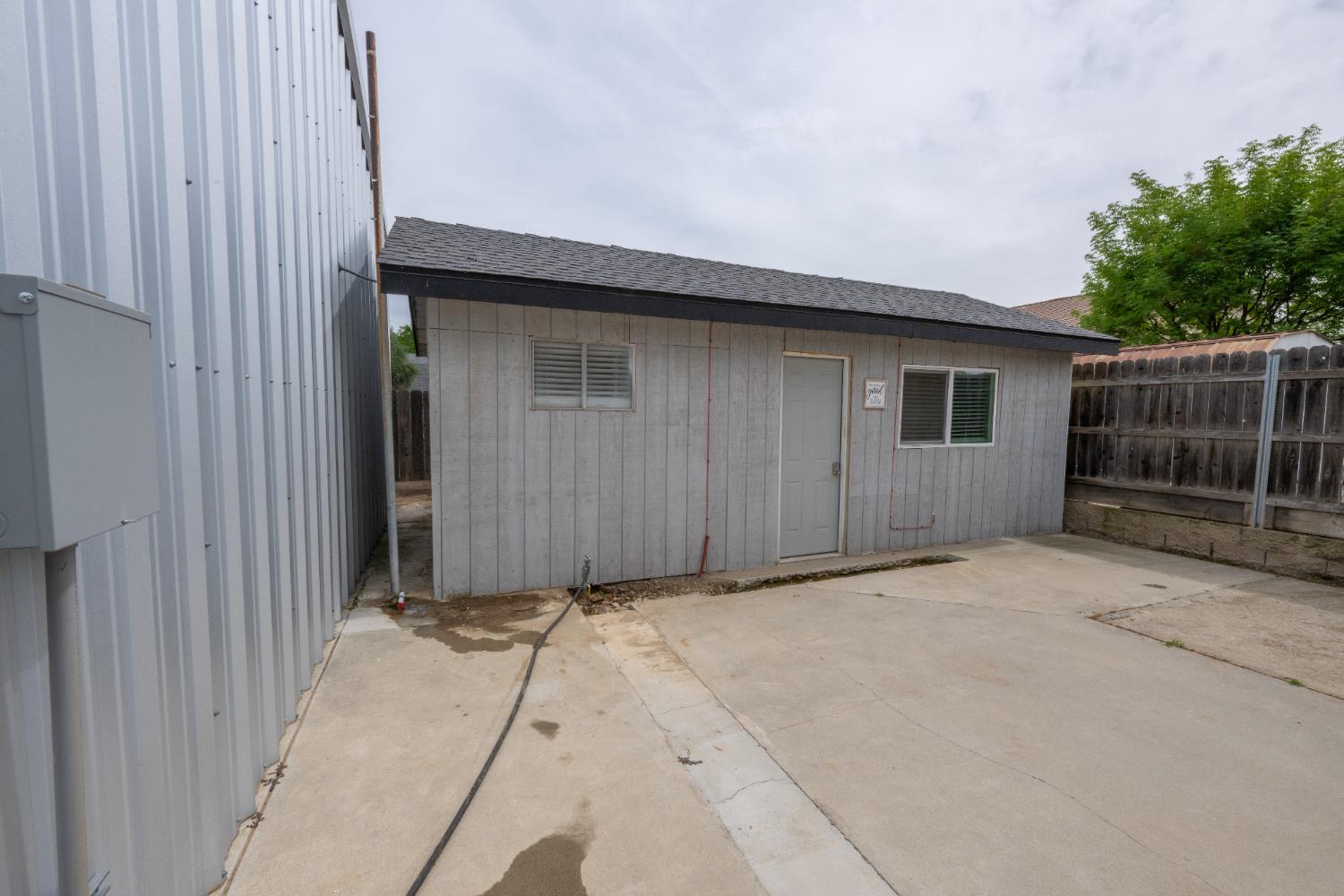 2064 Ashlan Ave, Clovis, CA 93611