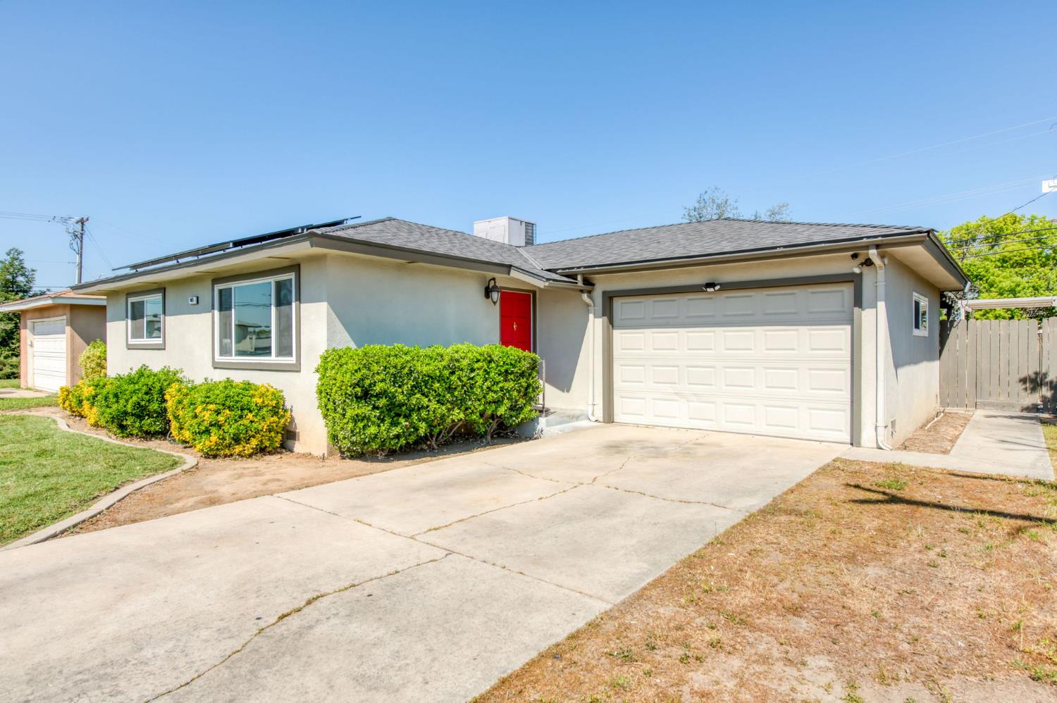 965 W Fairmont Ave, Clovis, CA 93612