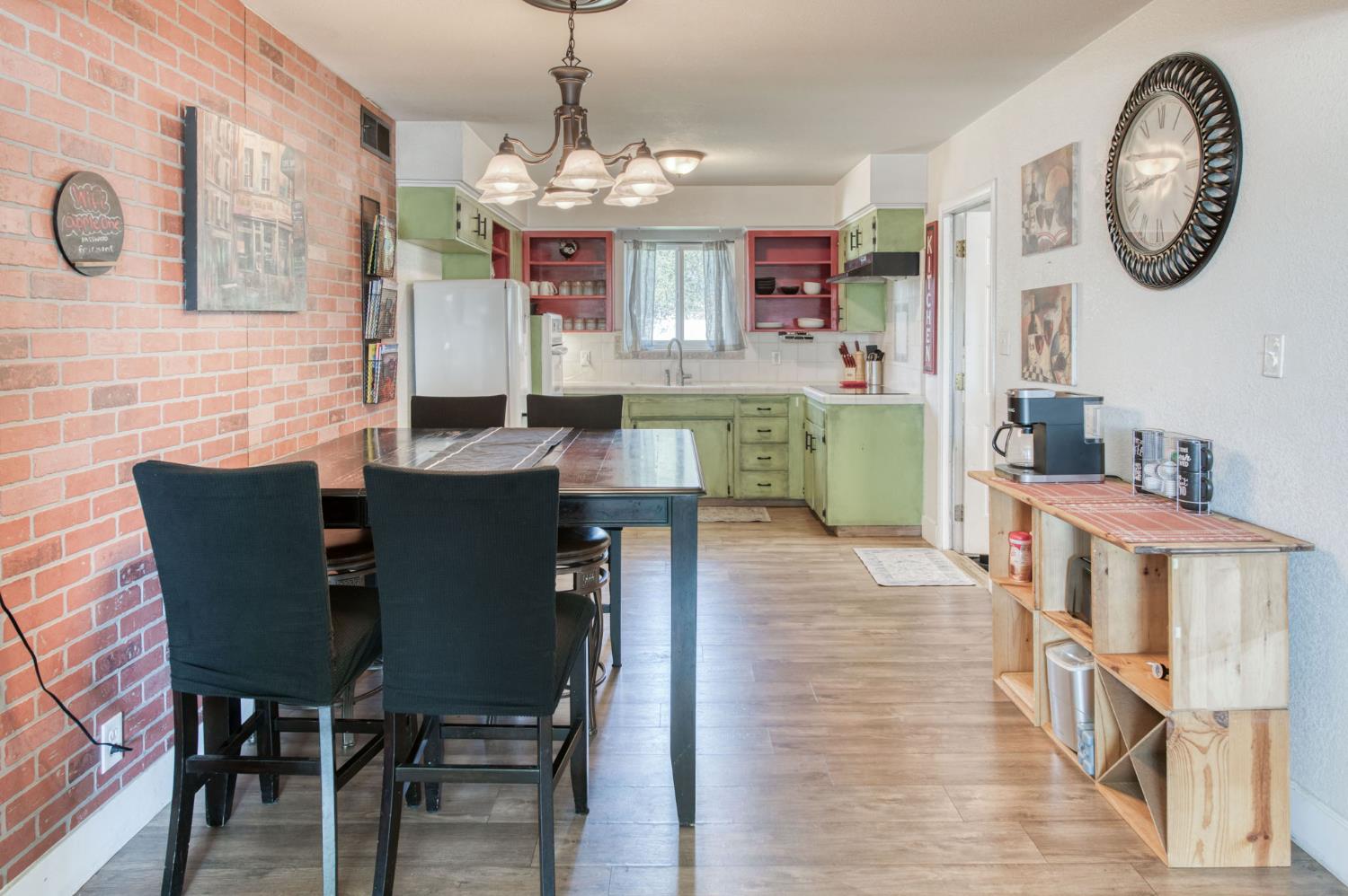 965 W Fairmont Ave, Clovis, CA 93612