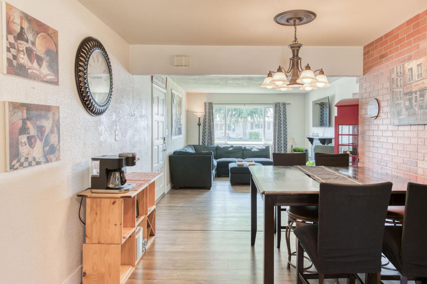 965 W Fairmont Ave, Clovis, CA 93612