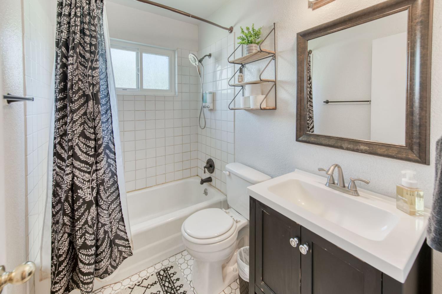 965 W Fairmont Ave, Clovis, CA 93612