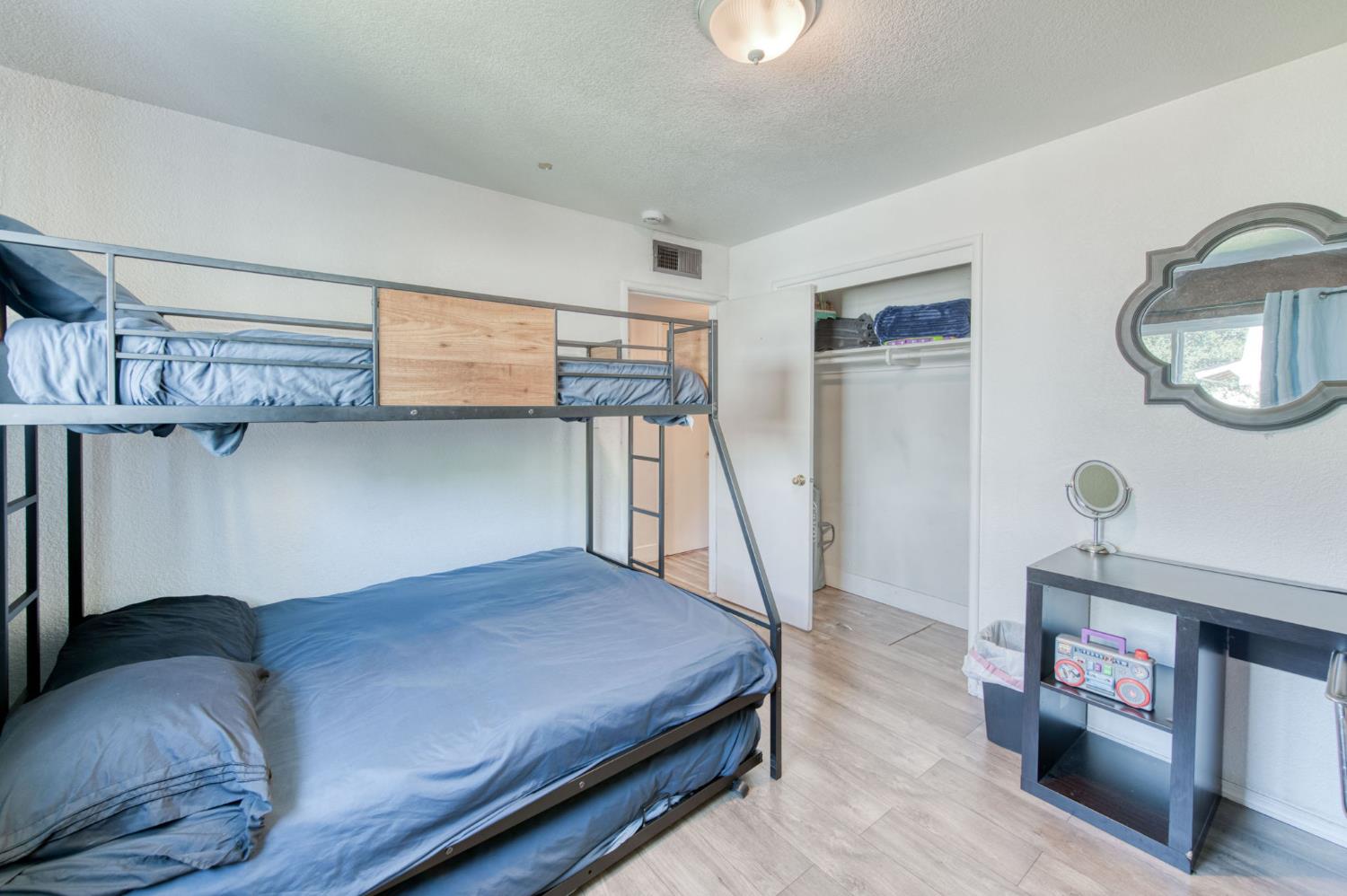 965 W Fairmont Ave, Clovis, CA 93612