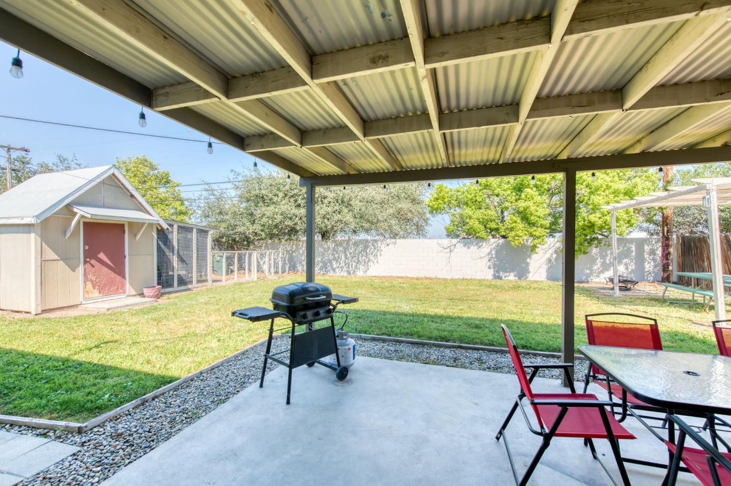 965 W Fairmont Ave, Clovis, CA 93612