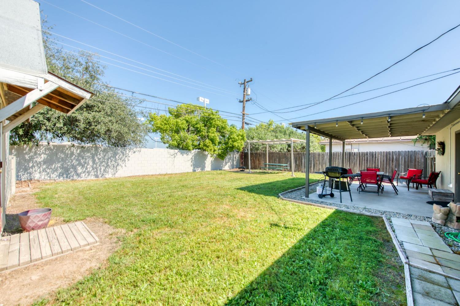 965 W Fairmont Ave, Clovis, CA 93612