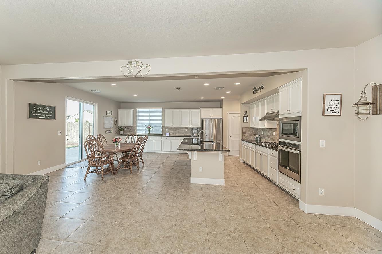 3883 Keats, Clovis, CA 93619