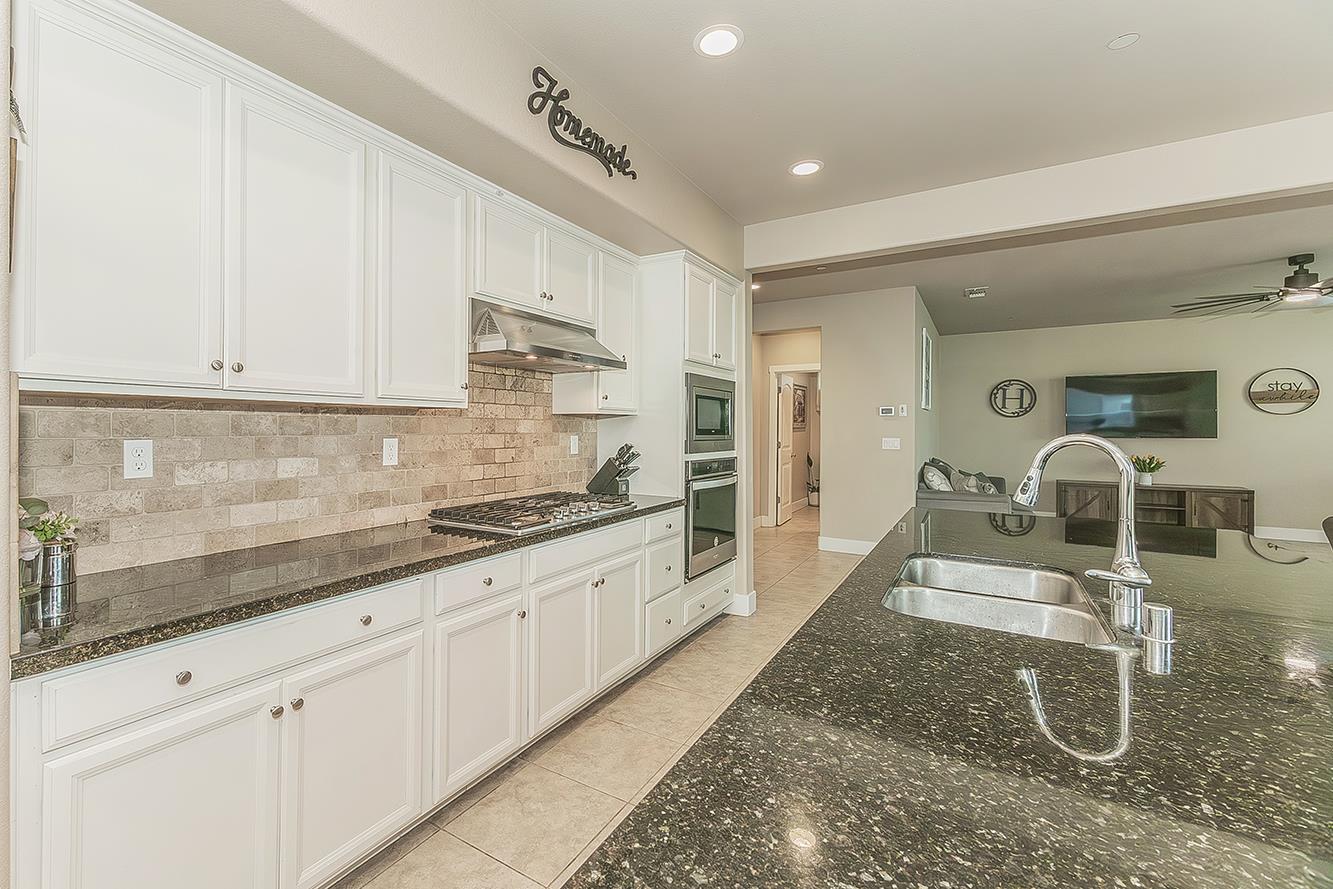 3883 Keats, Clovis, CA 93619