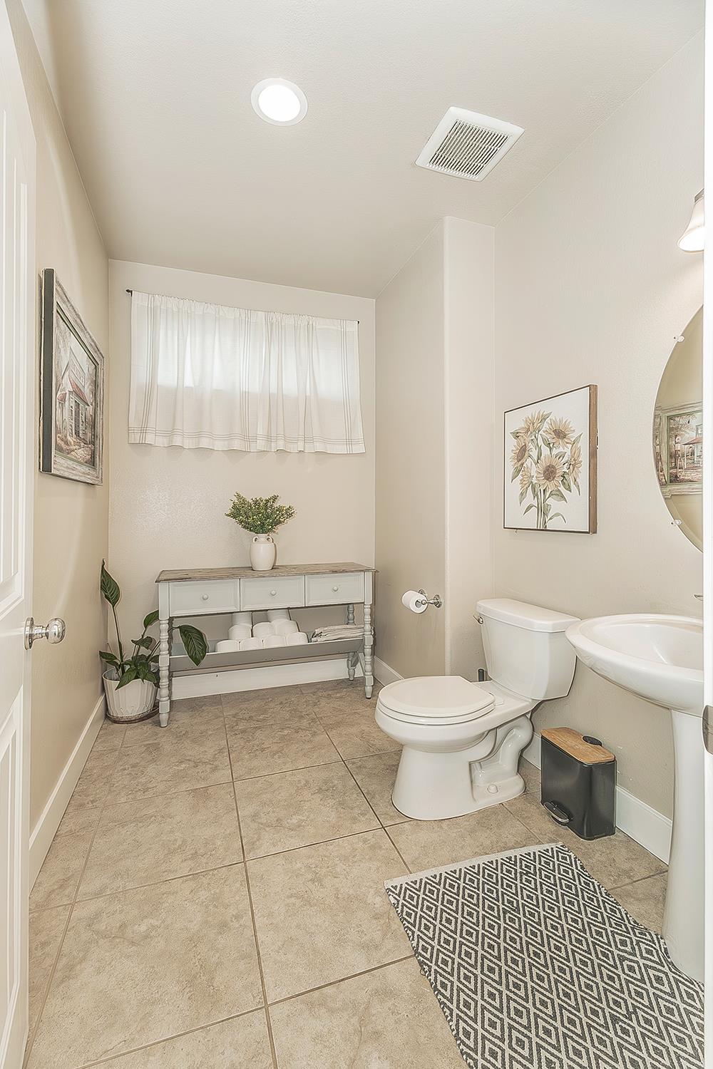 3883 Keats, Clovis, CA 93619