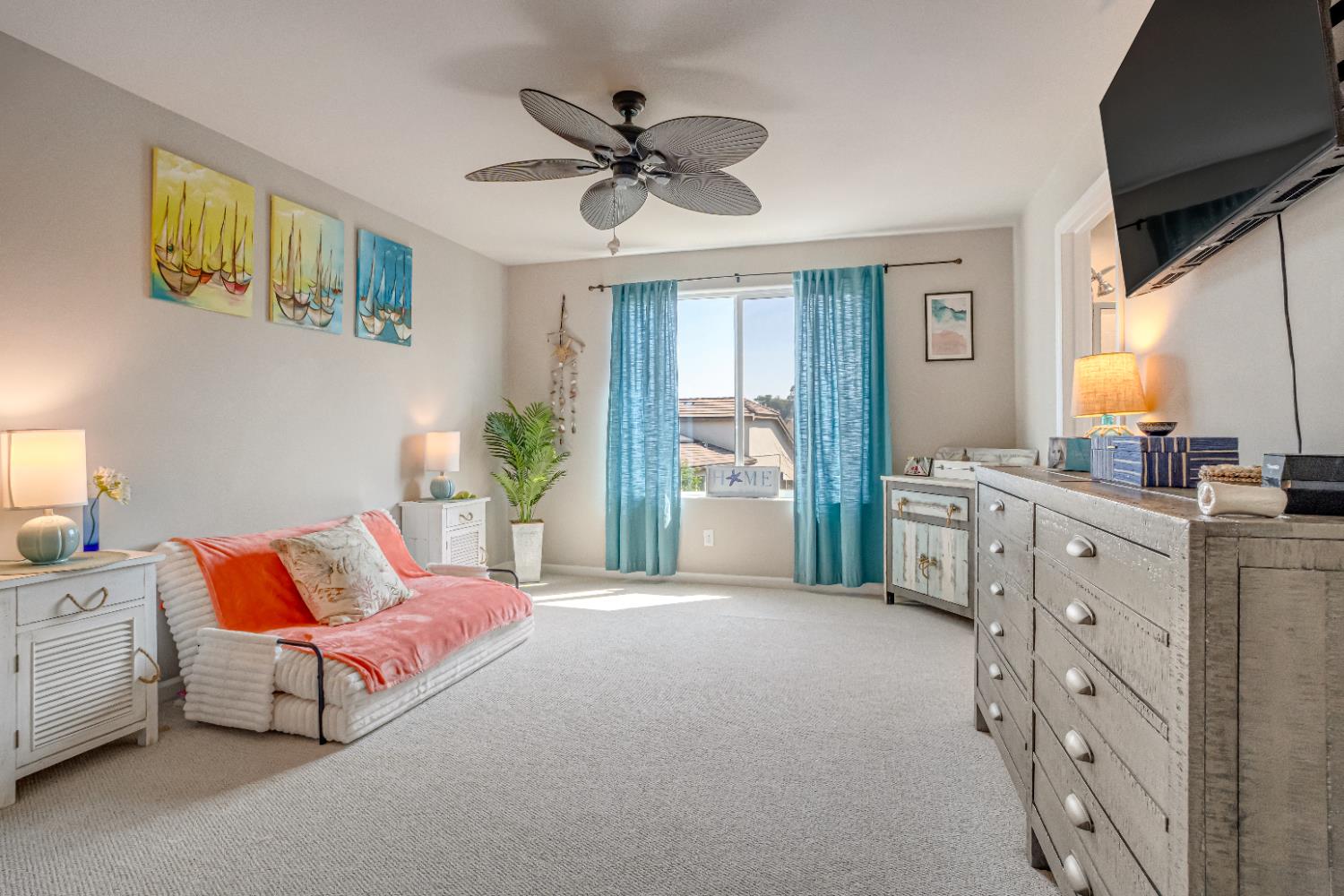 637 Soledad Ave, Clovis, CA 93619