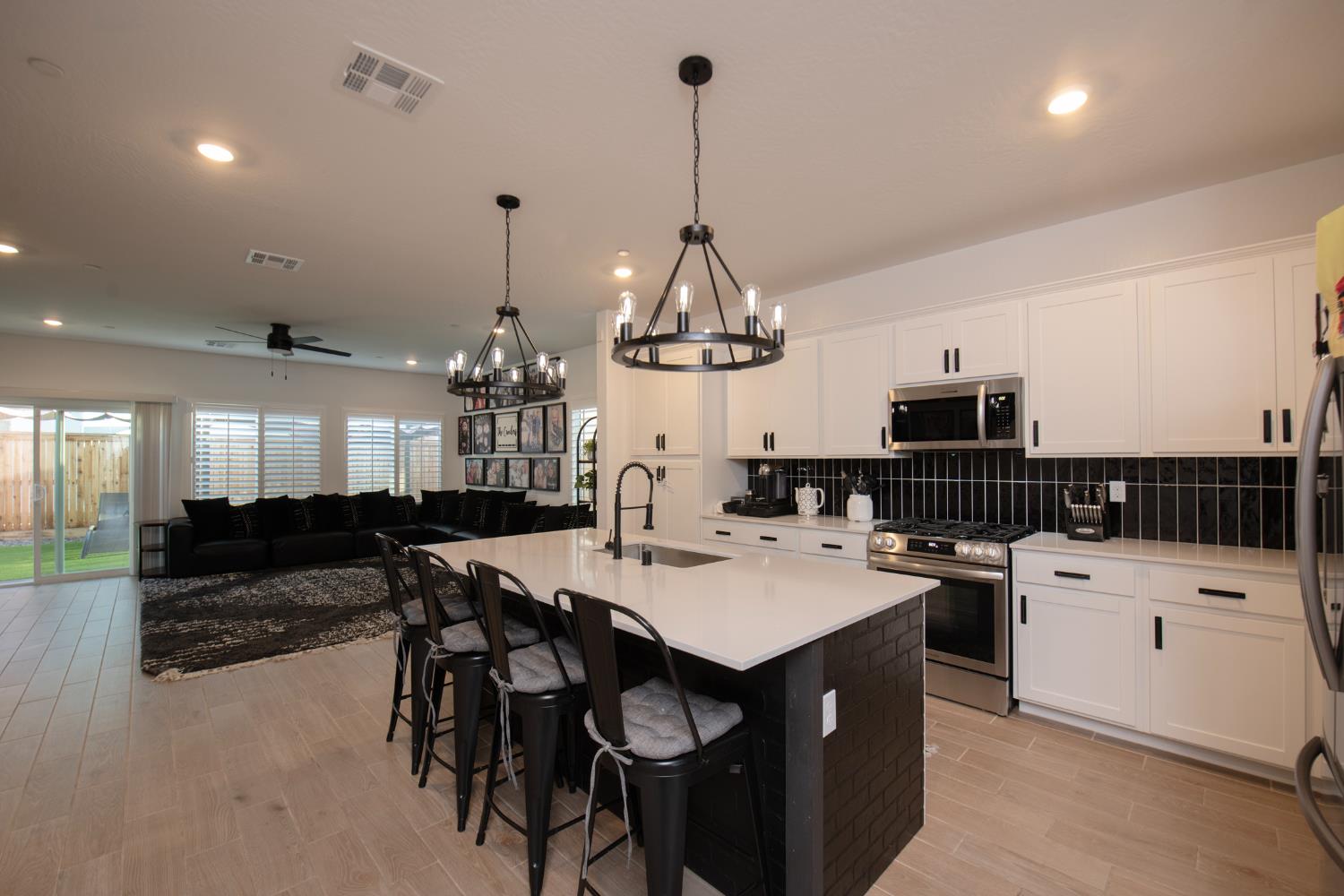 1280 Bloom Ave, Clovis, CA 93619