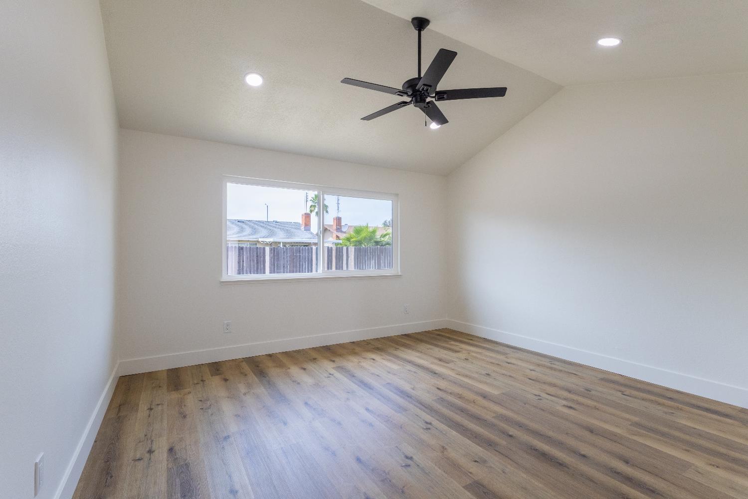 3094 Timmy Ave, Clovis, CA 93612