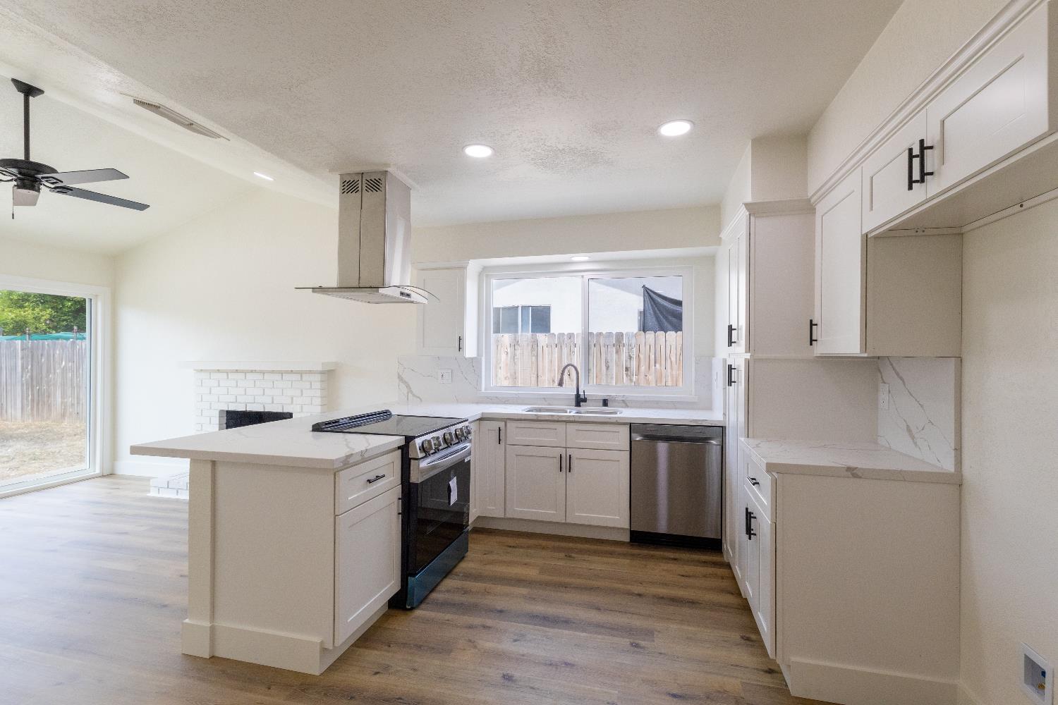 3094 Timmy Ave, Clovis, CA 93612