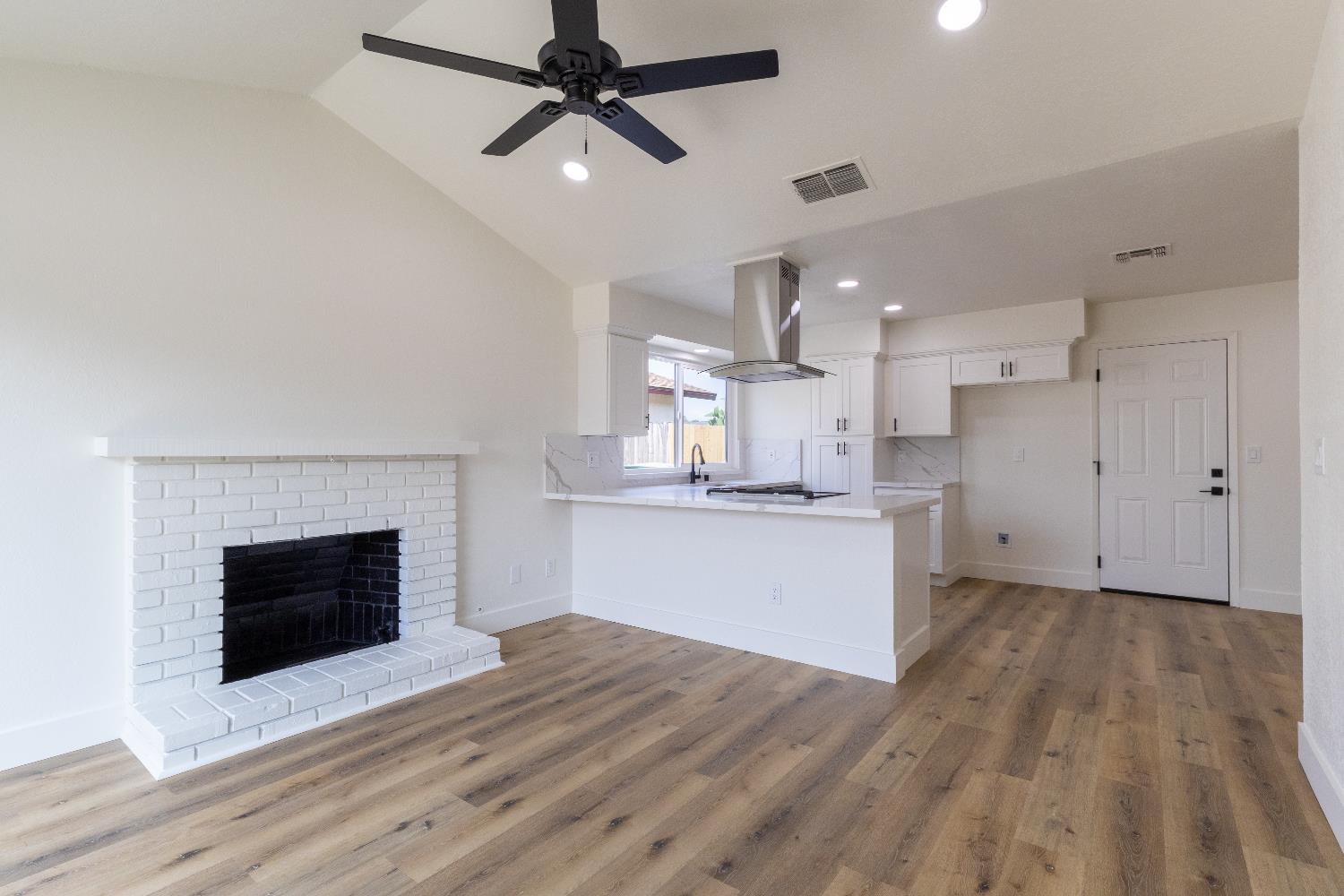 3094 Timmy Ave, Clovis, CA 93612