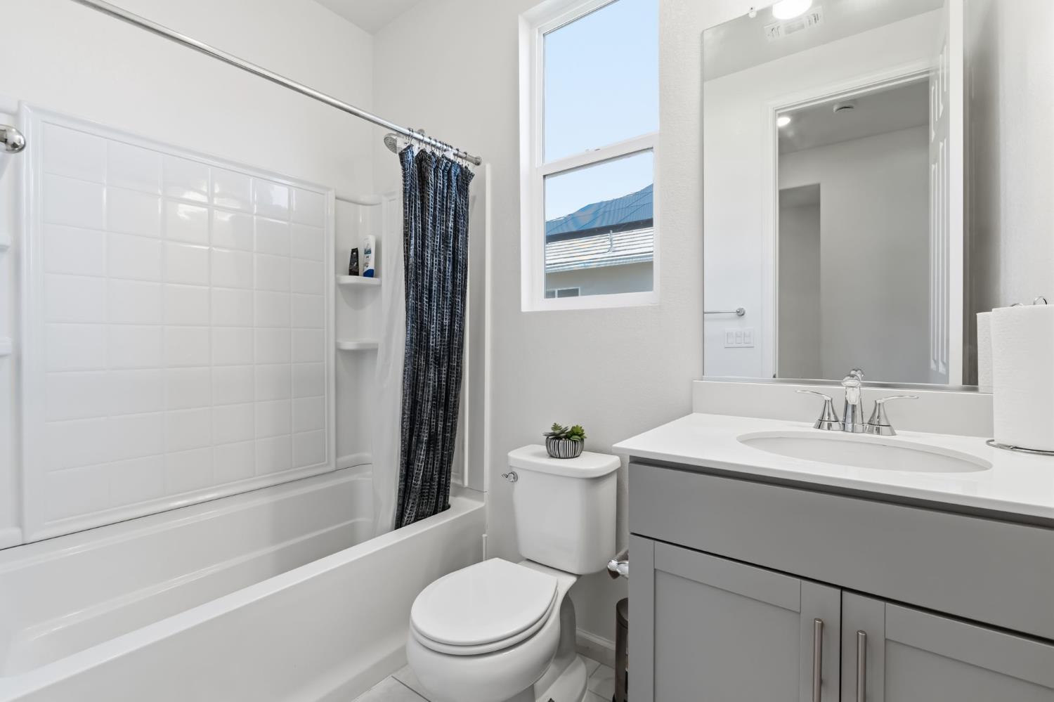 3562 E San Marino Ave, Clovis, CA 93619