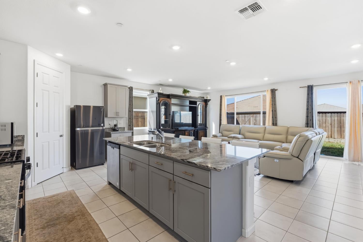 3562 E San Marino Ave, Clovis, CA 93619