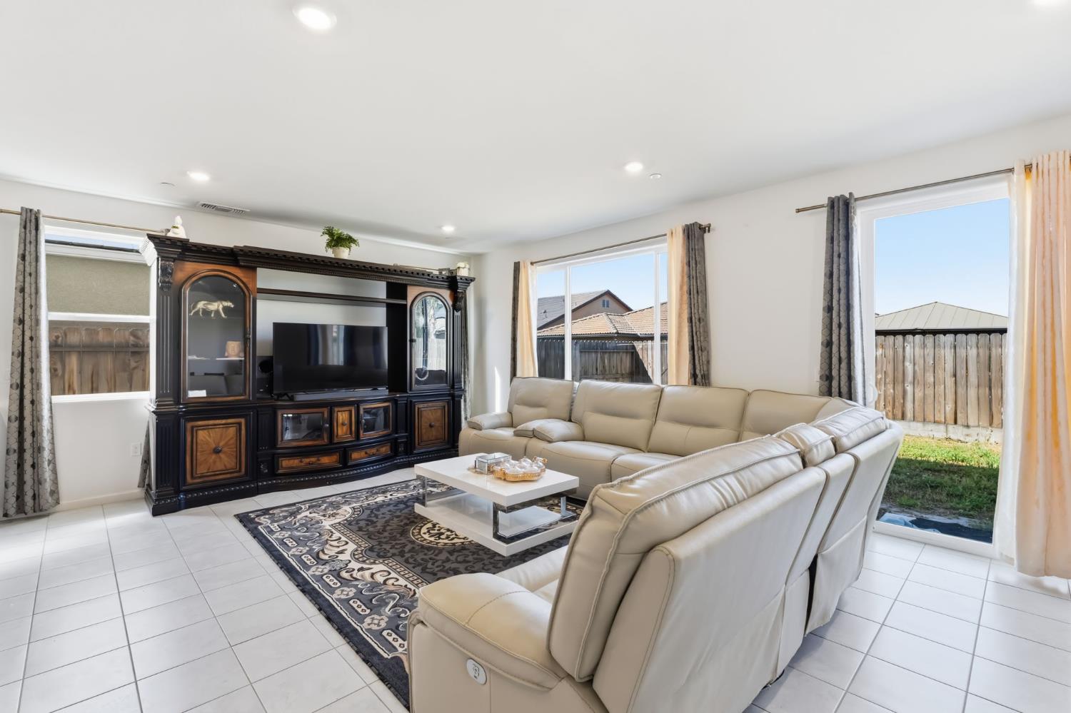 3562 E San Marino Ave, Clovis, CA 93619