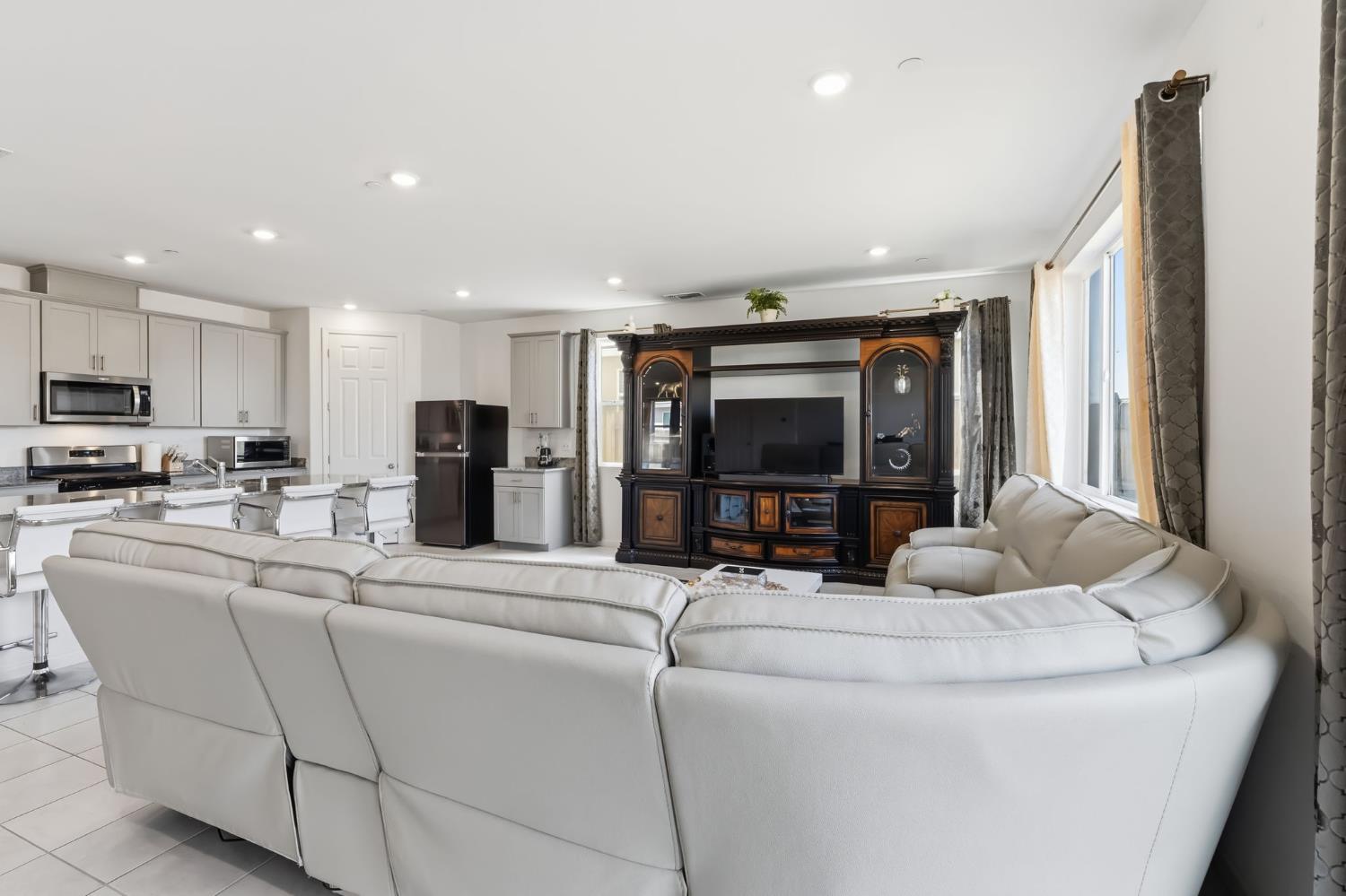 3562 E San Marino Ave, Clovis, CA 93619