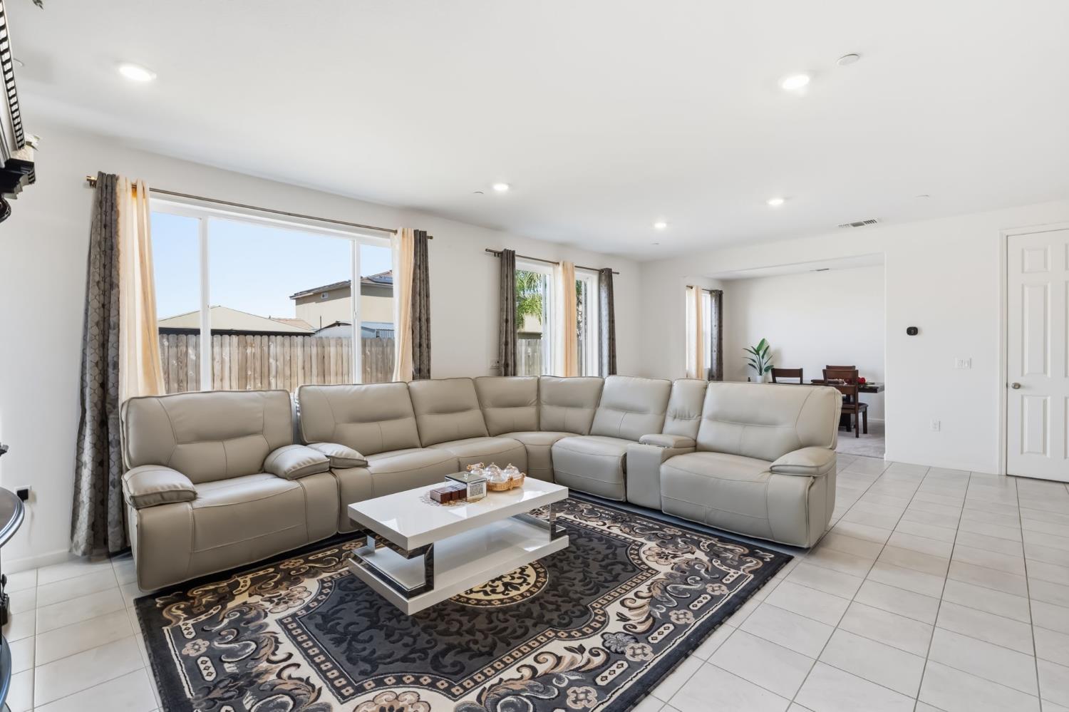 3562 E San Marino Ave, Clovis, CA 93619