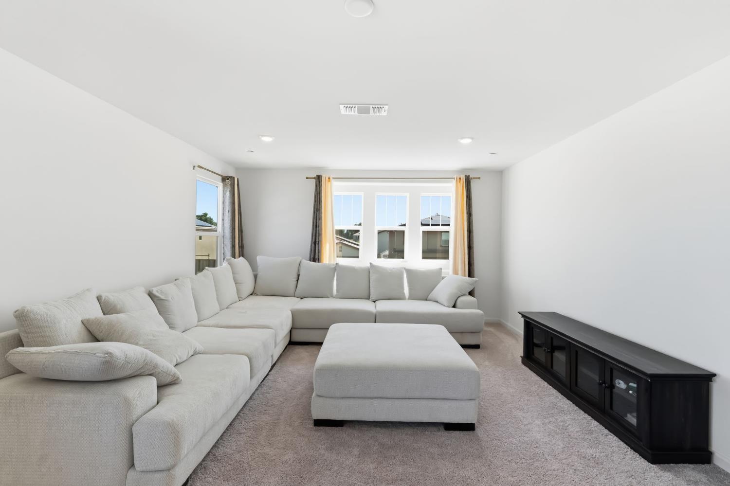 3562 E San Marino Ave, Clovis, CA 93619