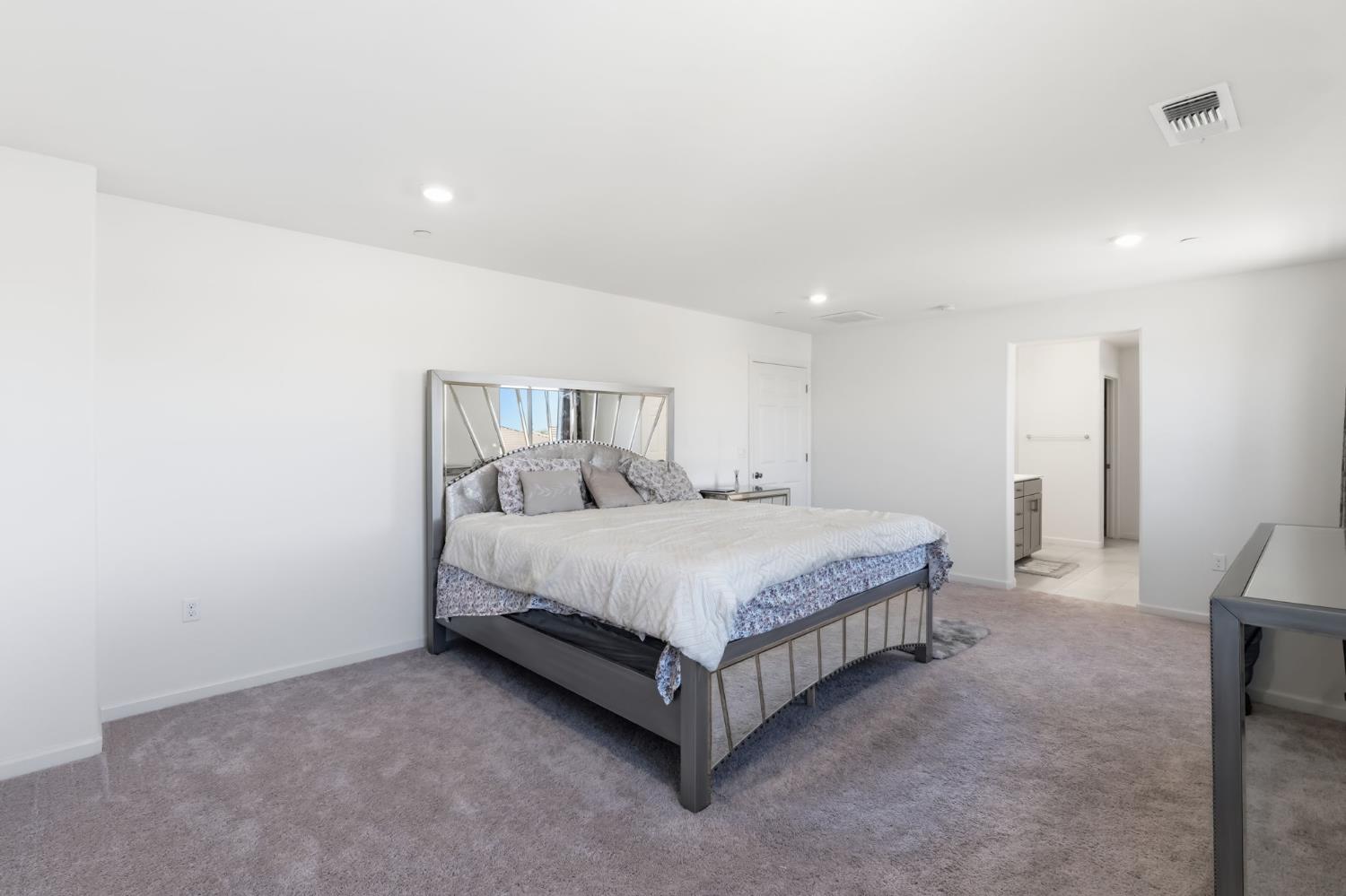 3562 E San Marino Ave, Clovis, CA 93619