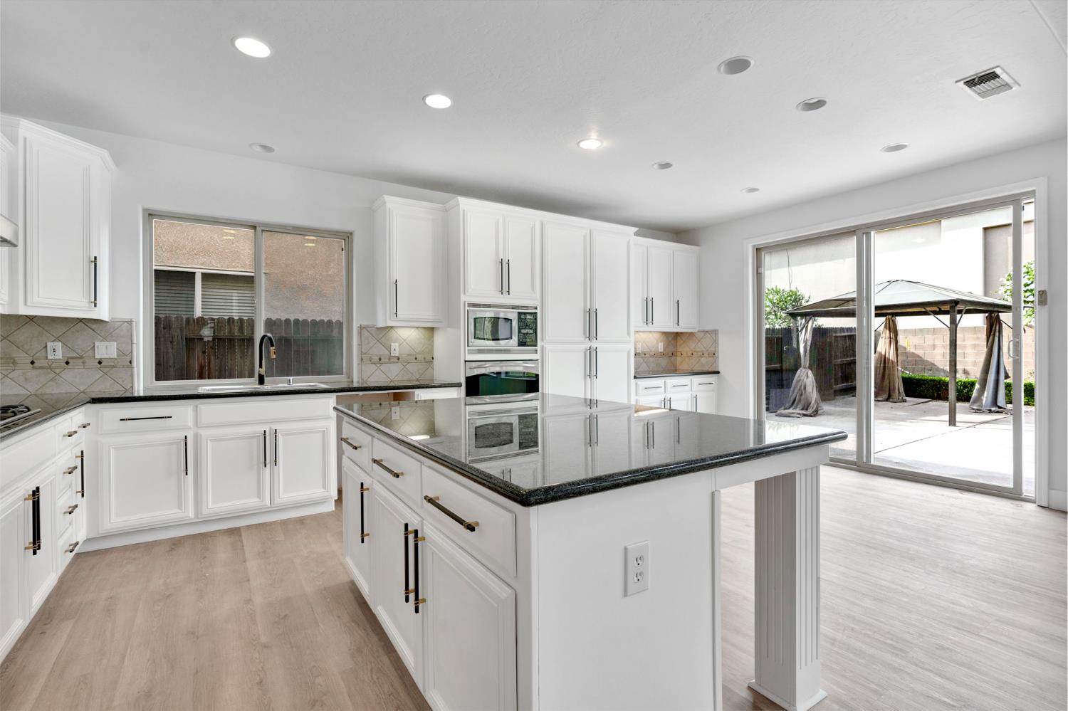 1823 Houston Ave, Clovis, CA 93619