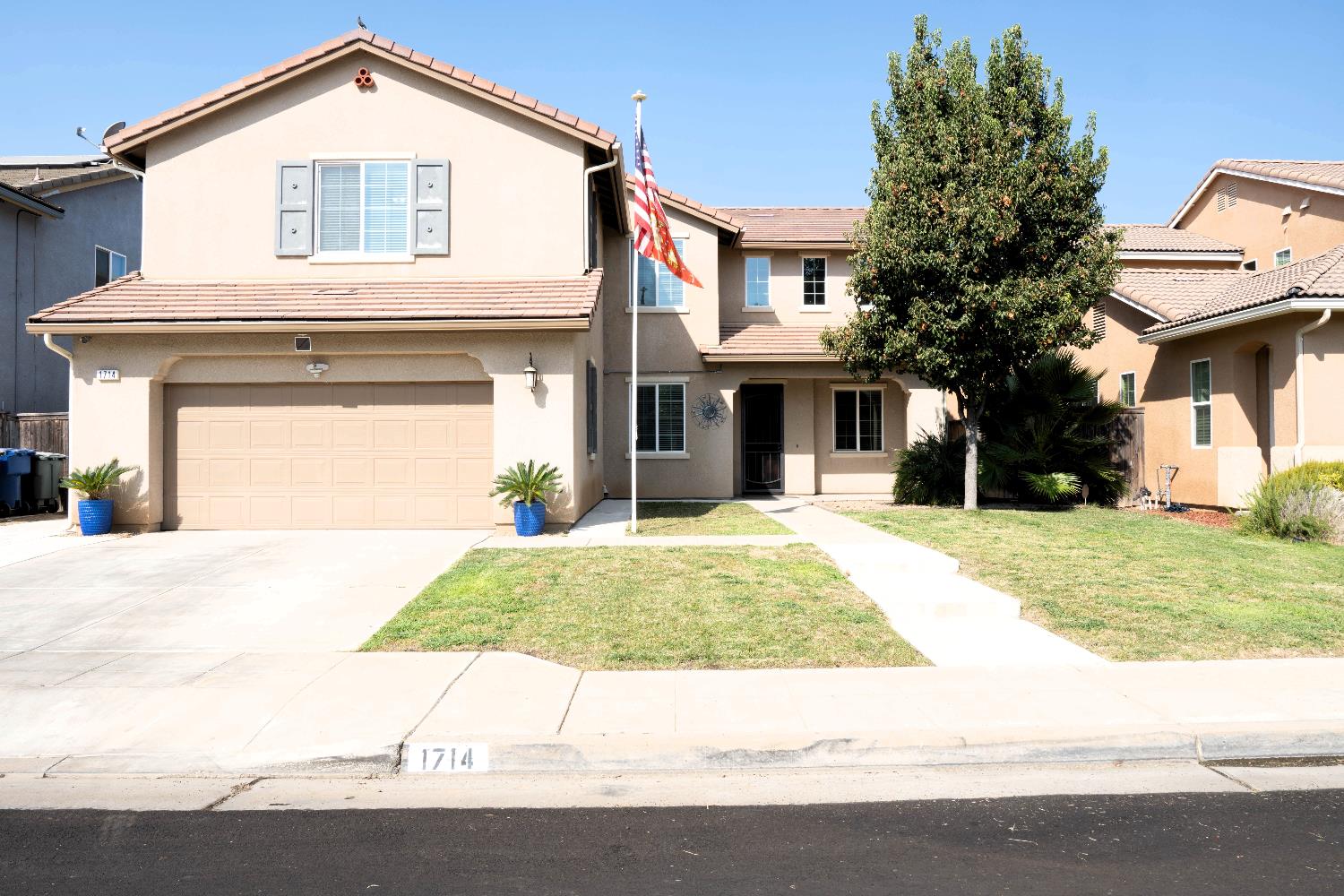 1714 Graybark Ave, Clovis, CA 93619