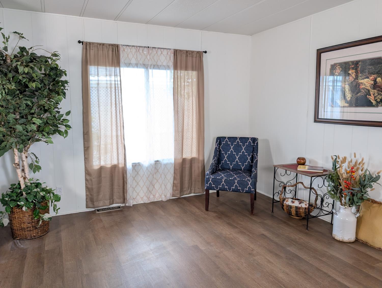 1001 Sylmar #30, Clovis, CA 93612