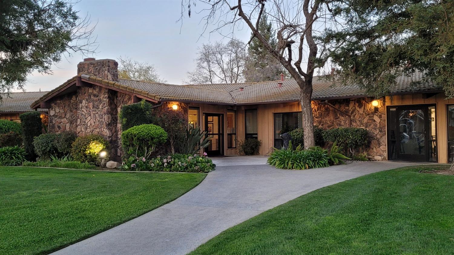 1001 Sylmar #30, Clovis, CA 93612