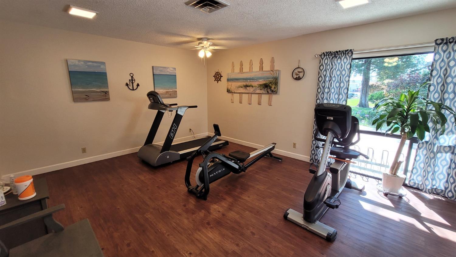 1001 Sylmar #30, Clovis, CA 93612