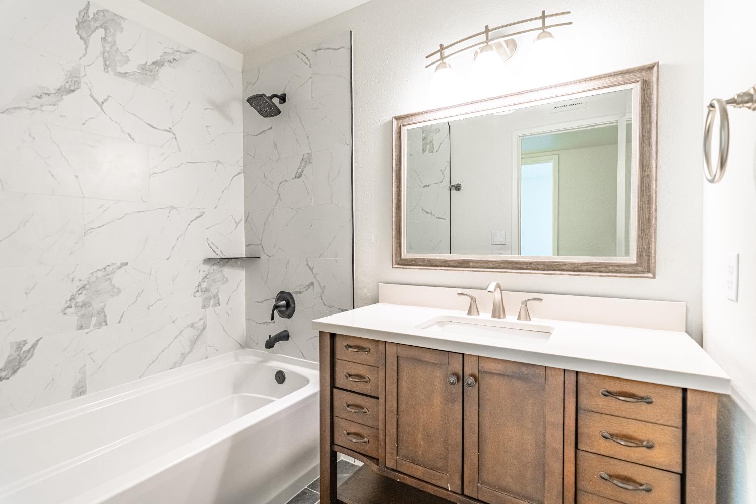 3725 Eddy Ave, Clovis, CA 93612