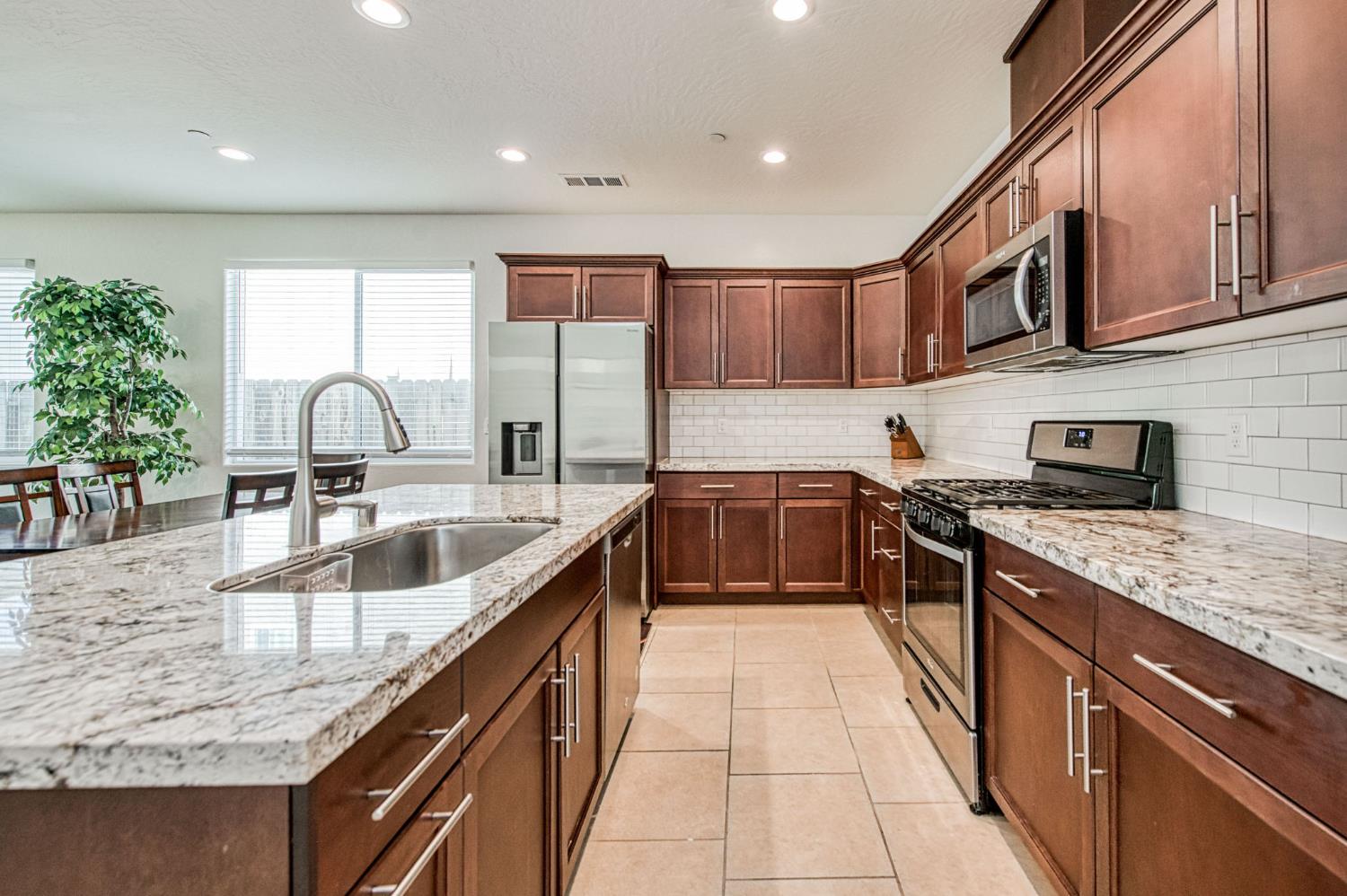 3852 Morris Ave, Clovis, CA 93619