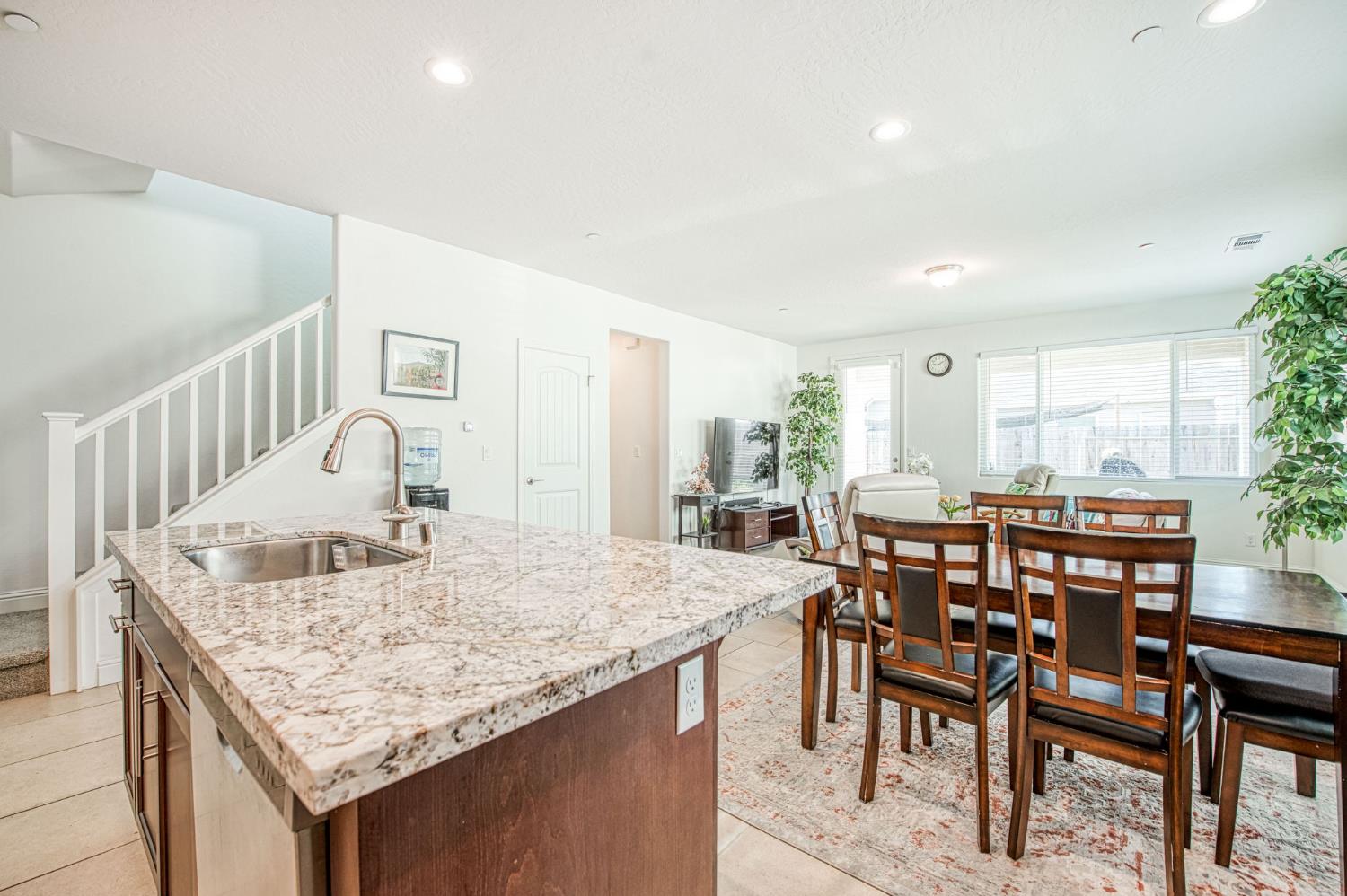 3852 Morris Ave, Clovis, CA 93619