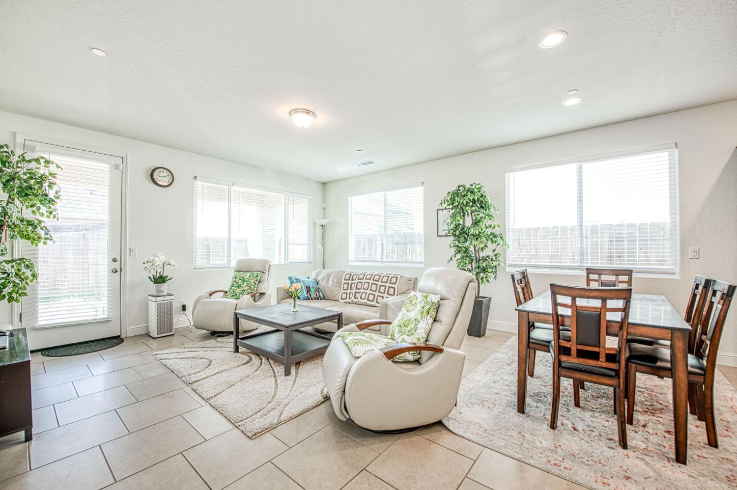 3852 Morris Ave, Clovis, CA 93619