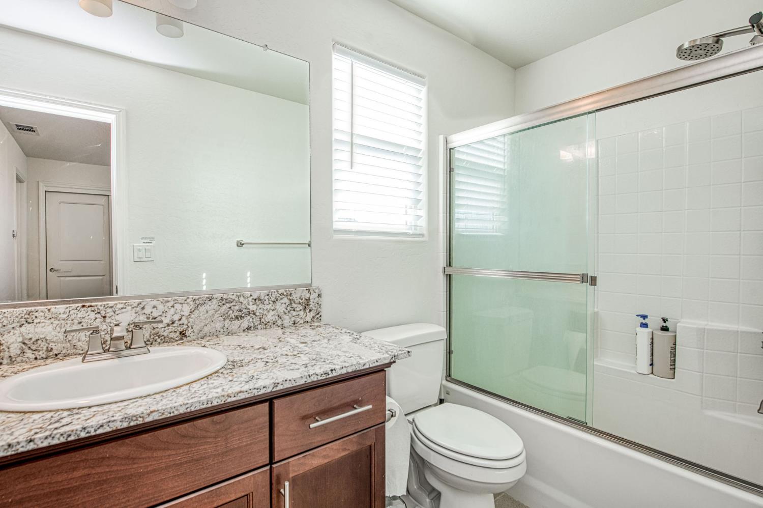 3852 Morris Ave, Clovis, CA 93619