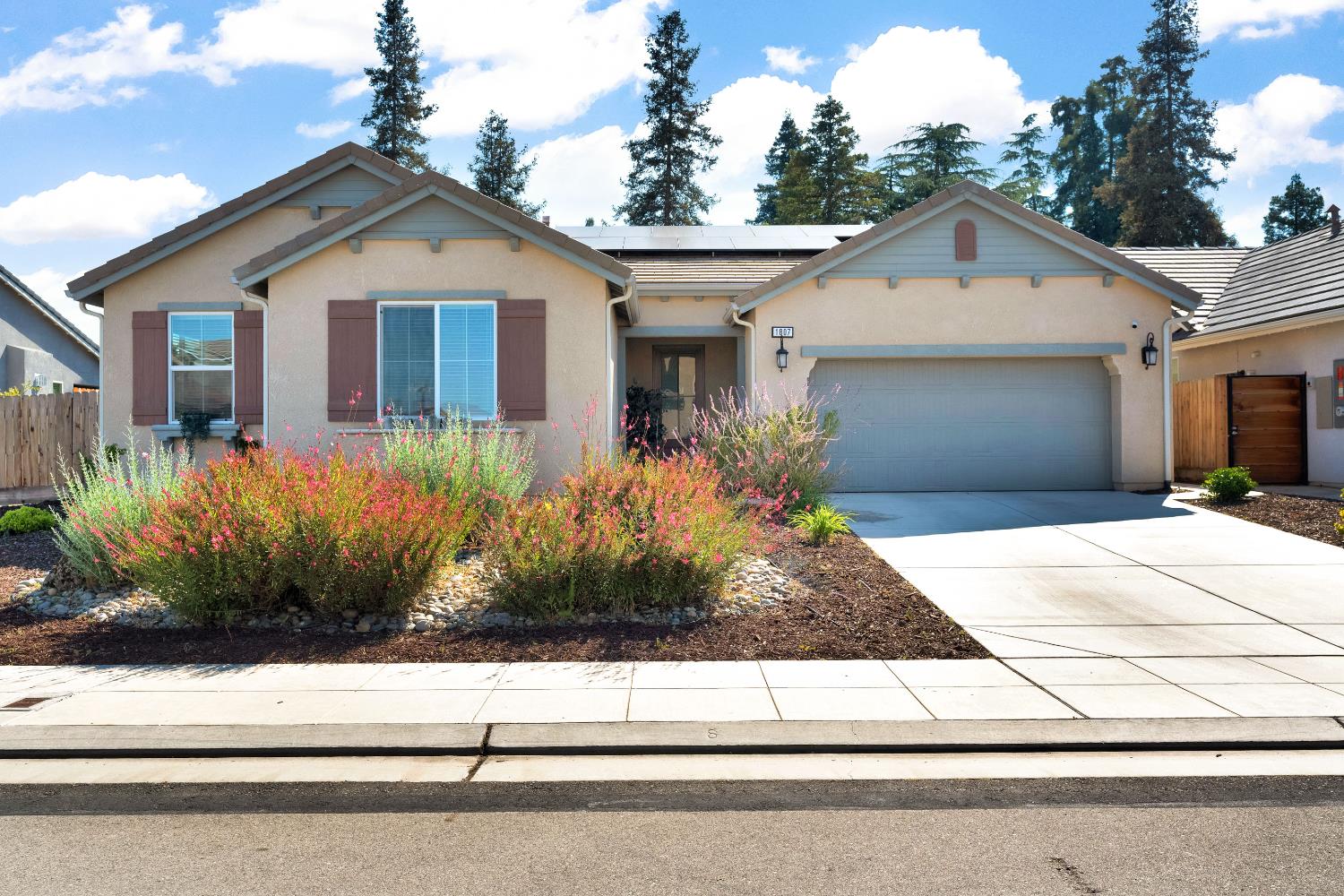 1807 Las Rosas Ave, Clovis, CA 93619