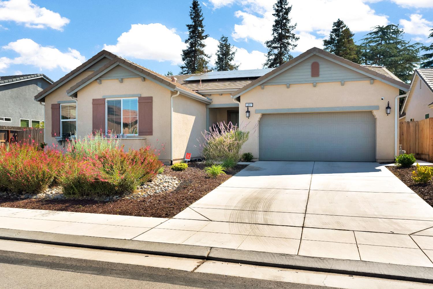 1807 Las Rosas Ave, Clovis, CA 93619