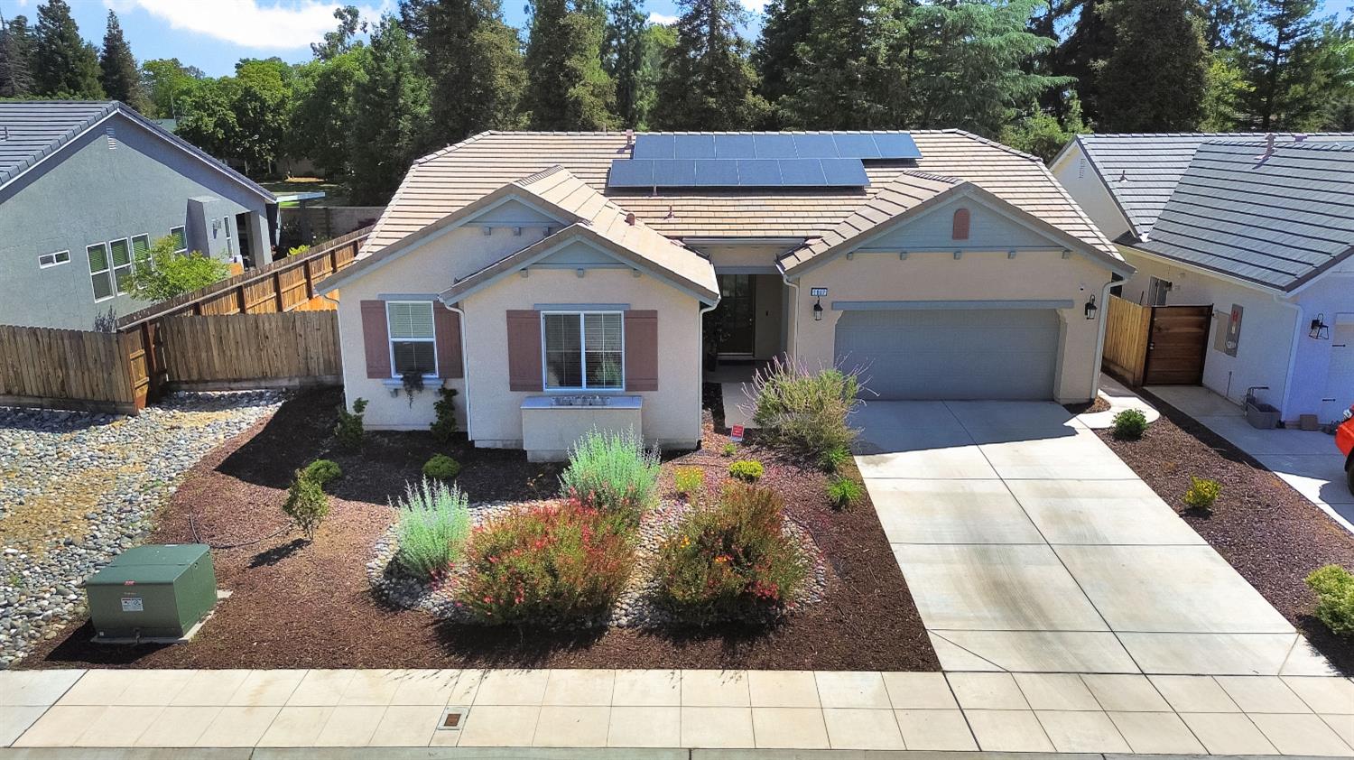 1807 Las Rosas Ave, Clovis, CA 93619