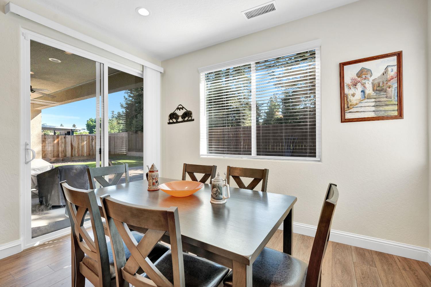 1807 Las Rosas Ave, Clovis, CA 93619