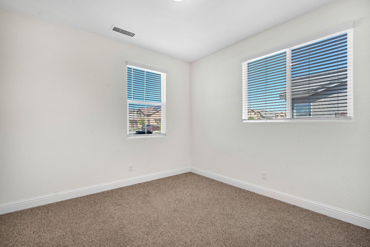 1807 Las Rosas Ave, Clovis, CA 93619