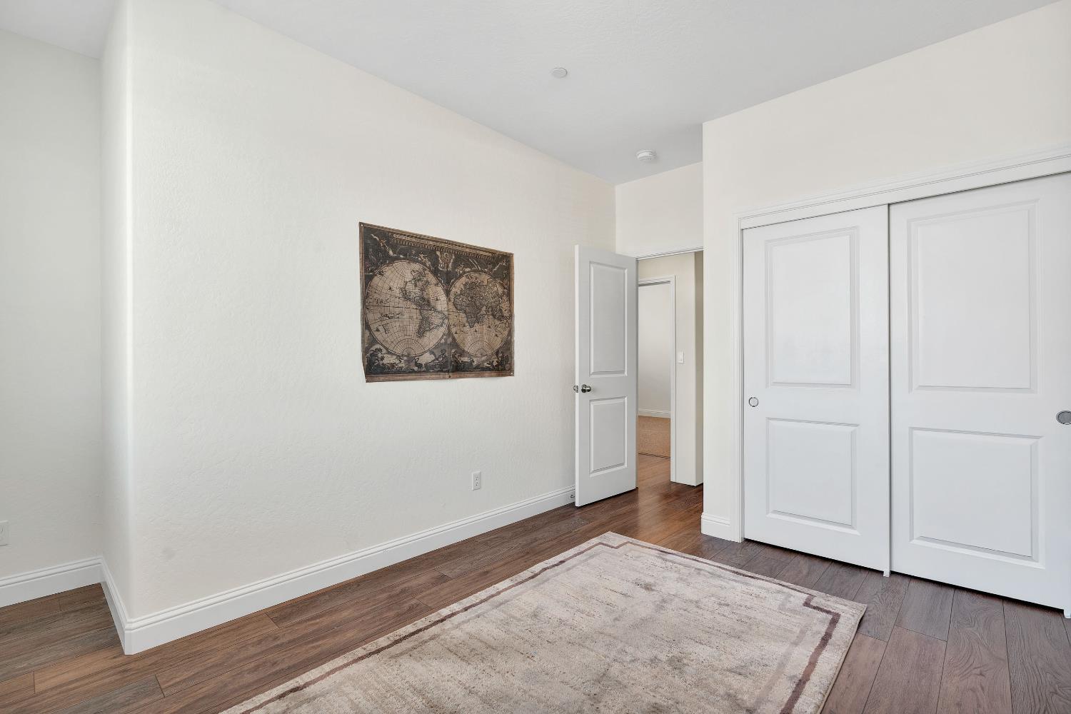 1807 Las Rosas Ave, Clovis, CA 93619