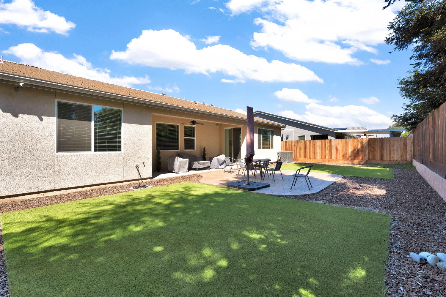 1807 Las Rosas Ave, Clovis, CA 93619