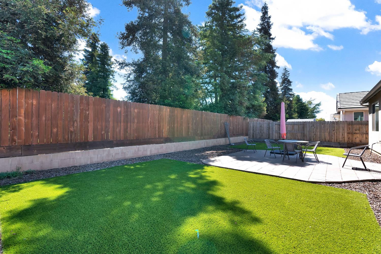 1807 Las Rosas Ave, Clovis, CA 93619