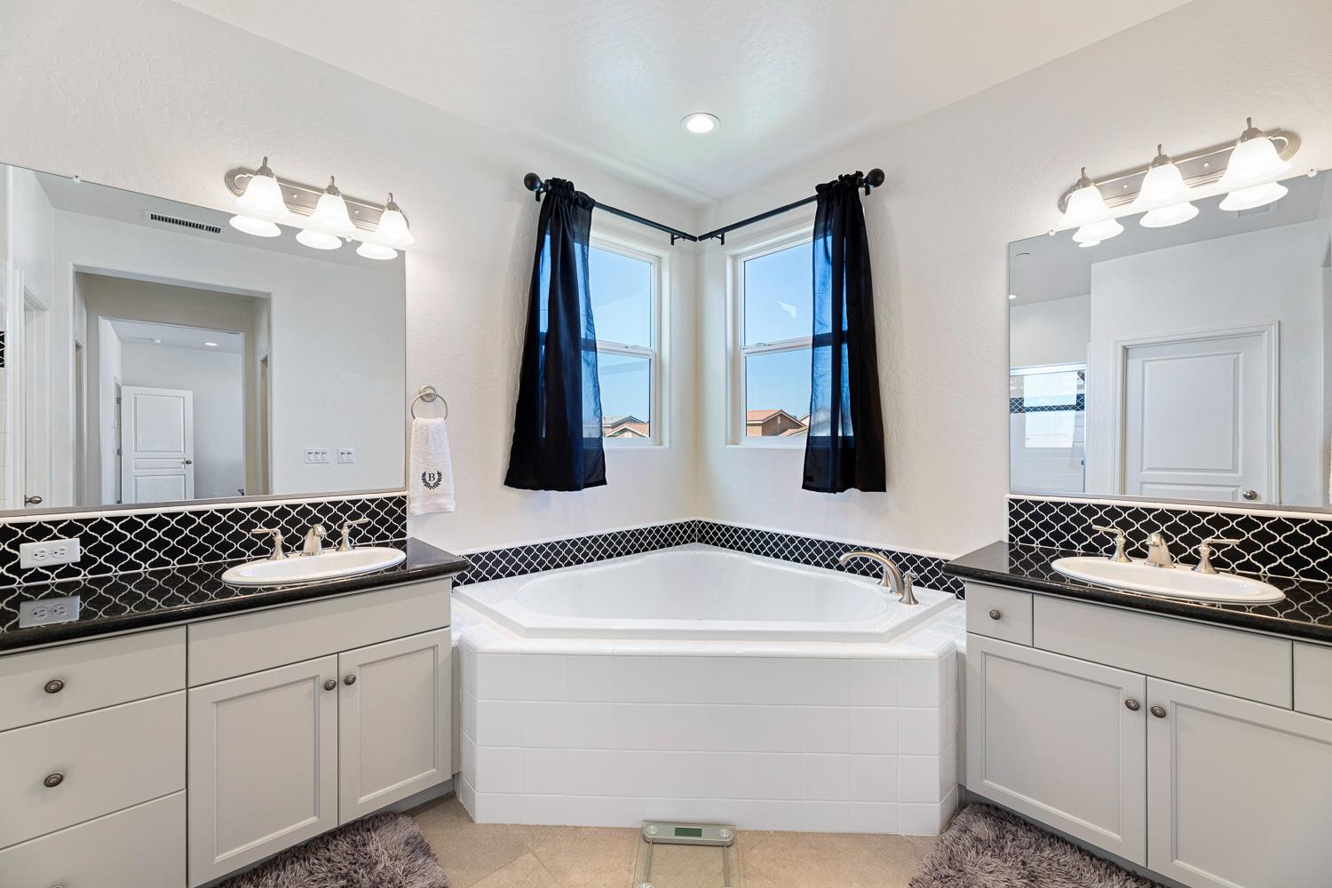 1006 La Canada Ave, Clovis, CA 93619