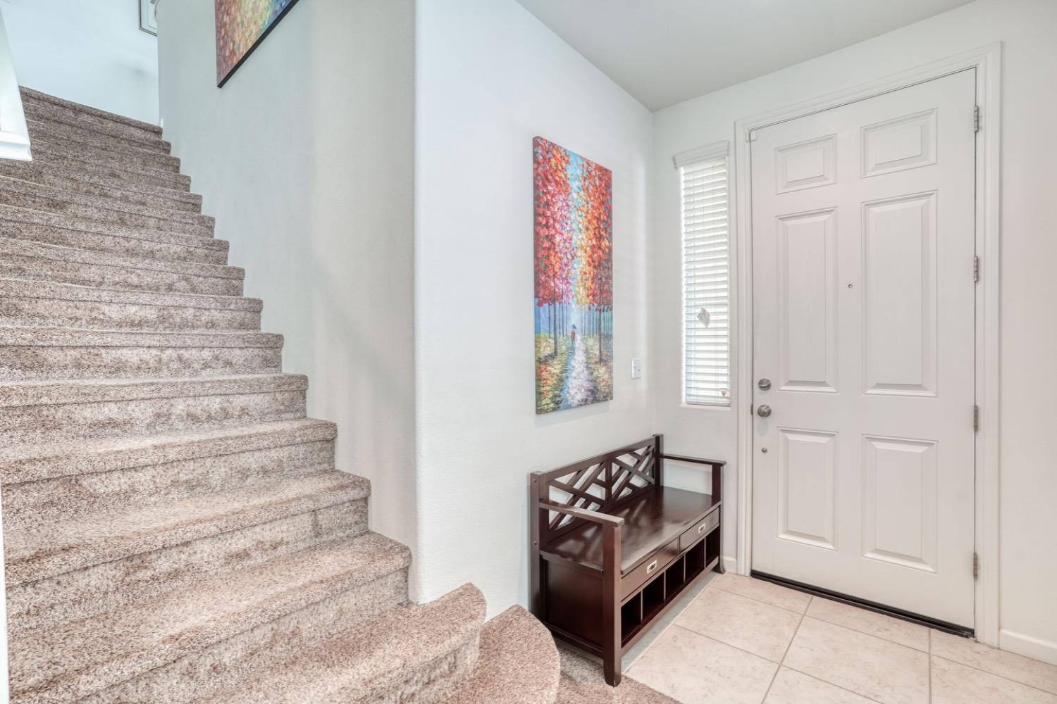 1525 N Piccadilly Ln, Clovis, CA 93619
