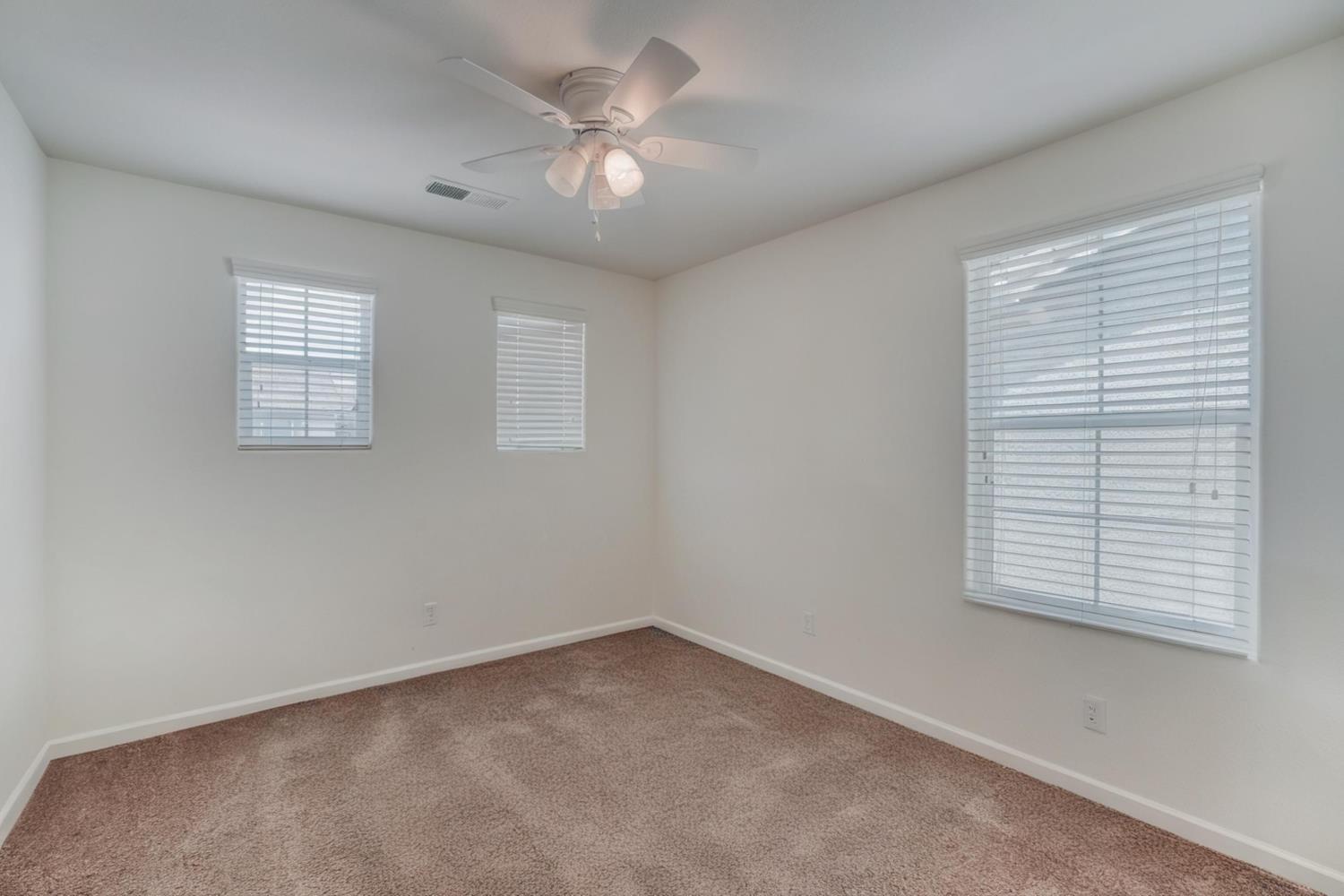 1525 N Piccadilly Ln, Clovis, CA 93619