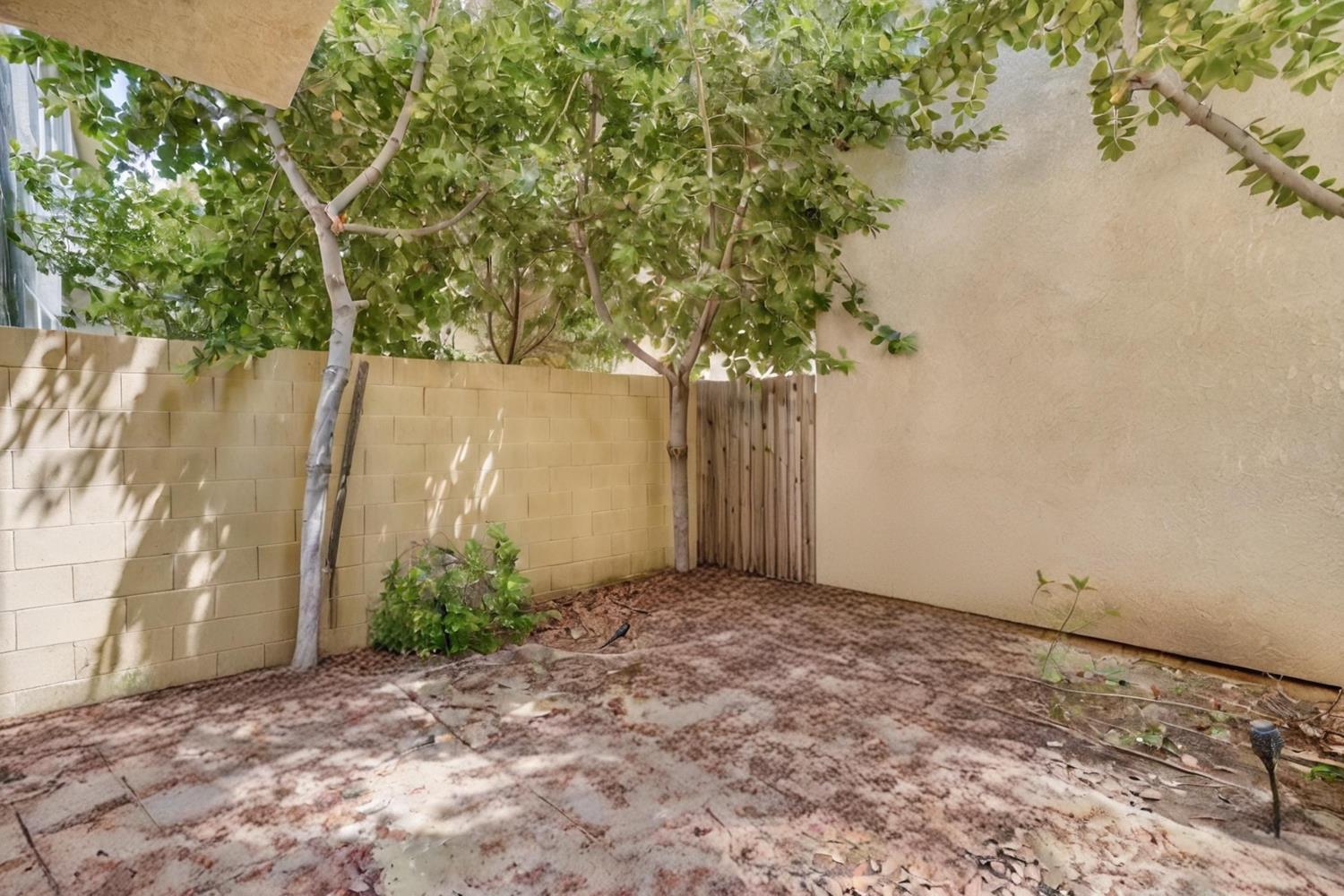 1525 N Piccadilly Ln, Clovis, CA 93619