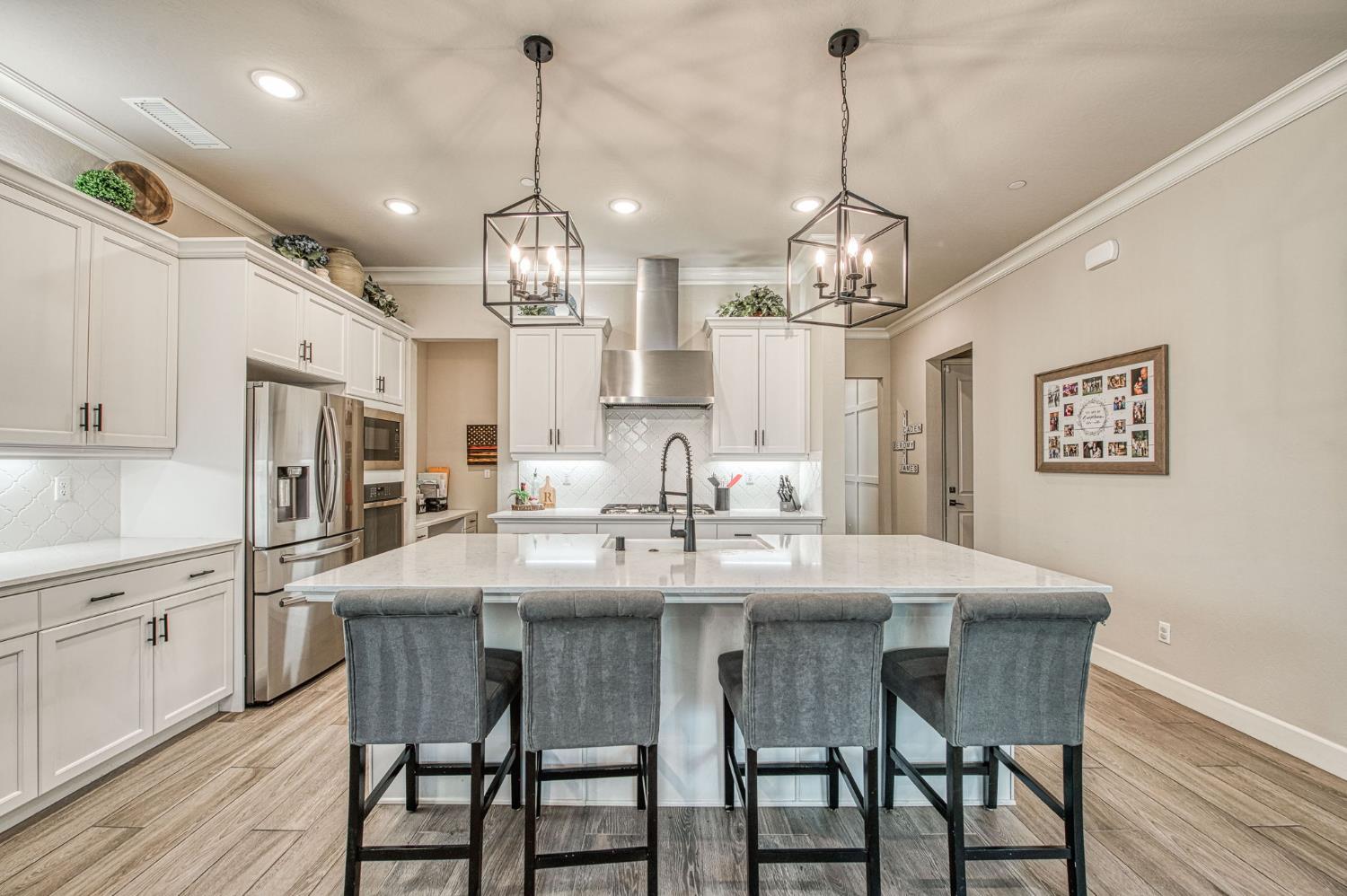 585 Bloom Ln, Clovis, CA 93619