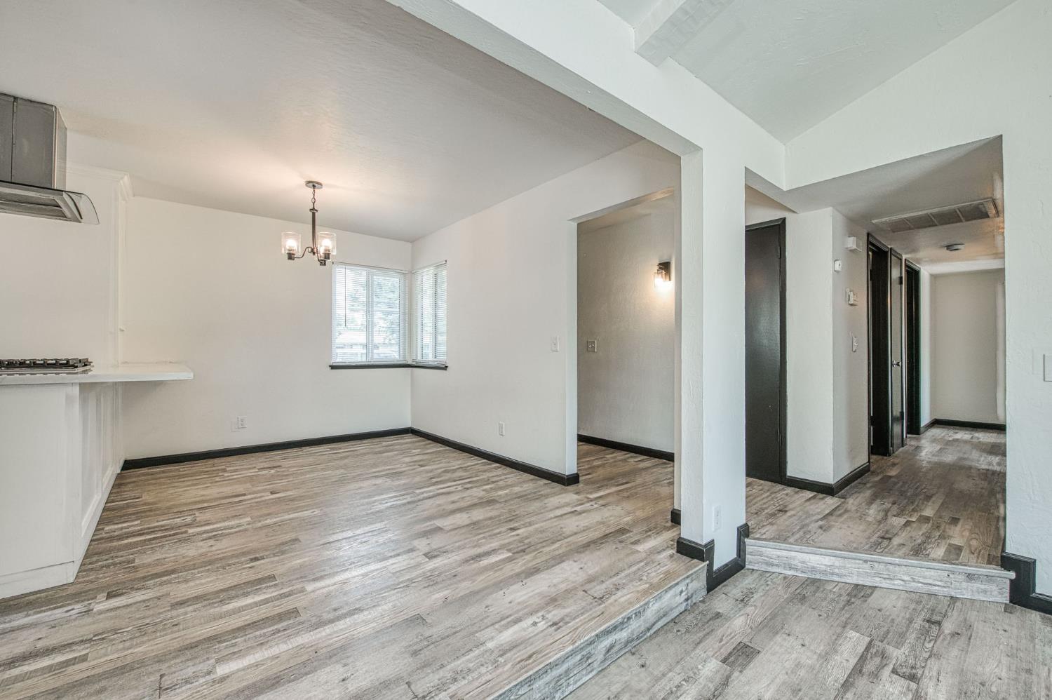 1545 Sunnyside Ave, Clovis, CA 93611